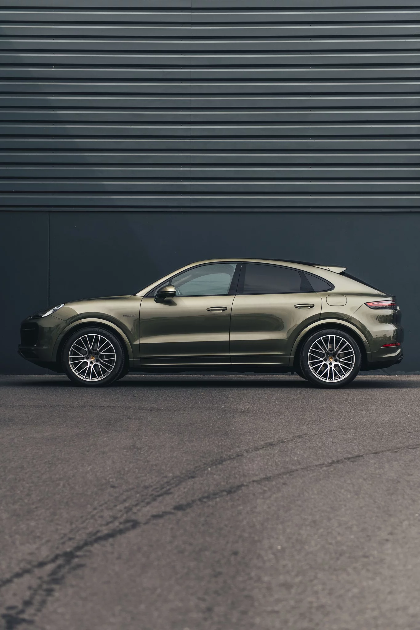 Light Oak Green Metallic Porsche Cayenne