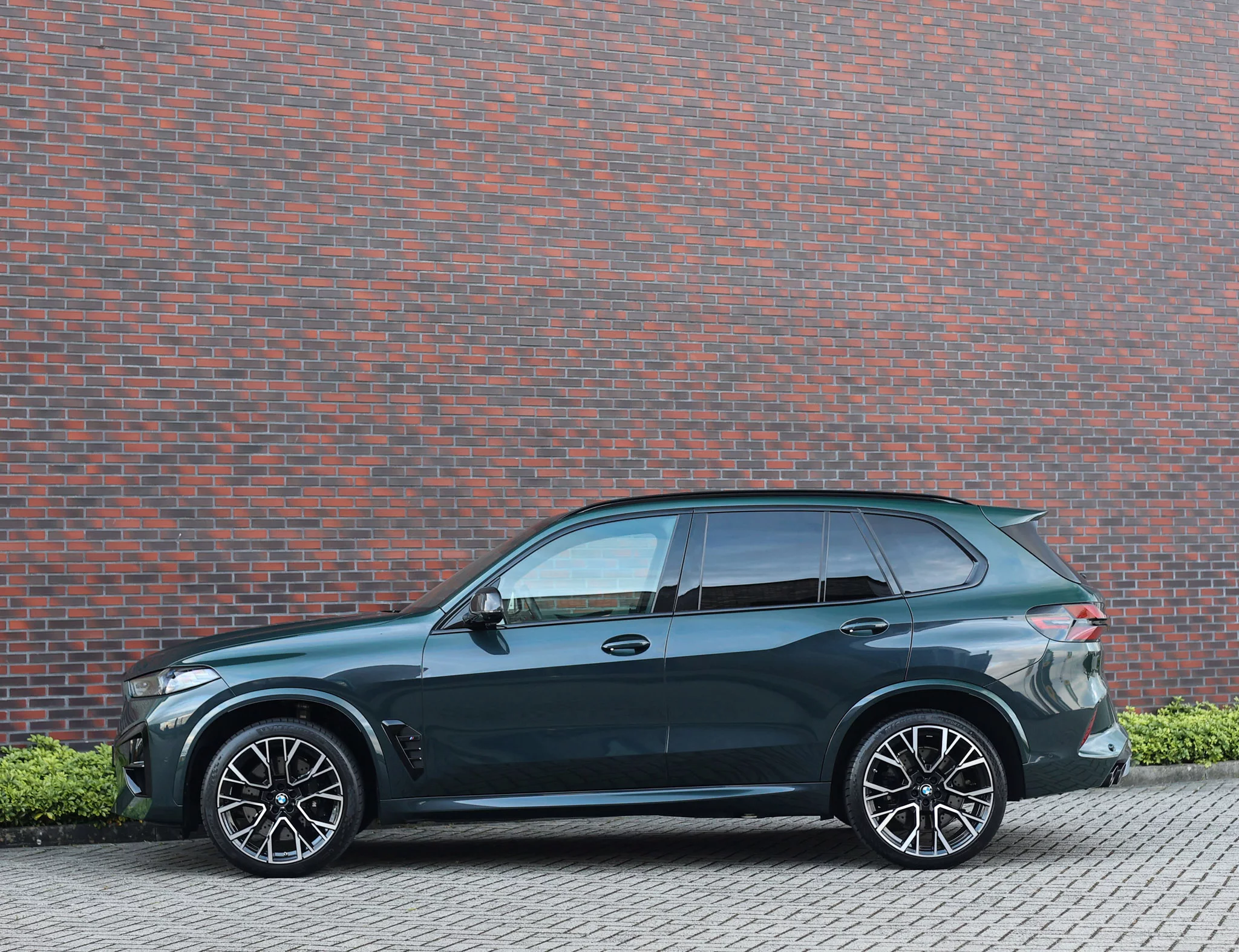 Aurora Diamond Green BMW X5