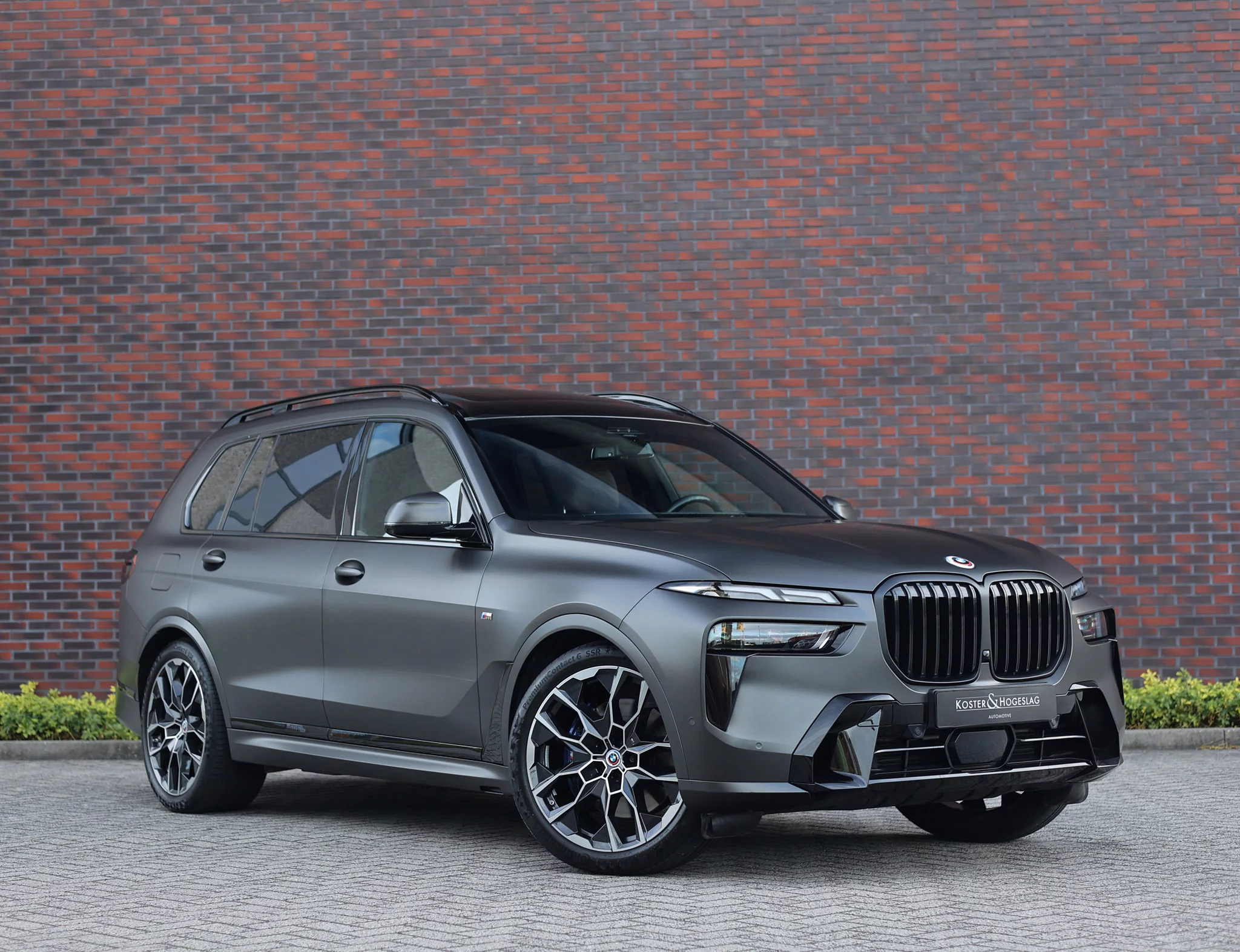 Frozen Deep Grey BMW X7