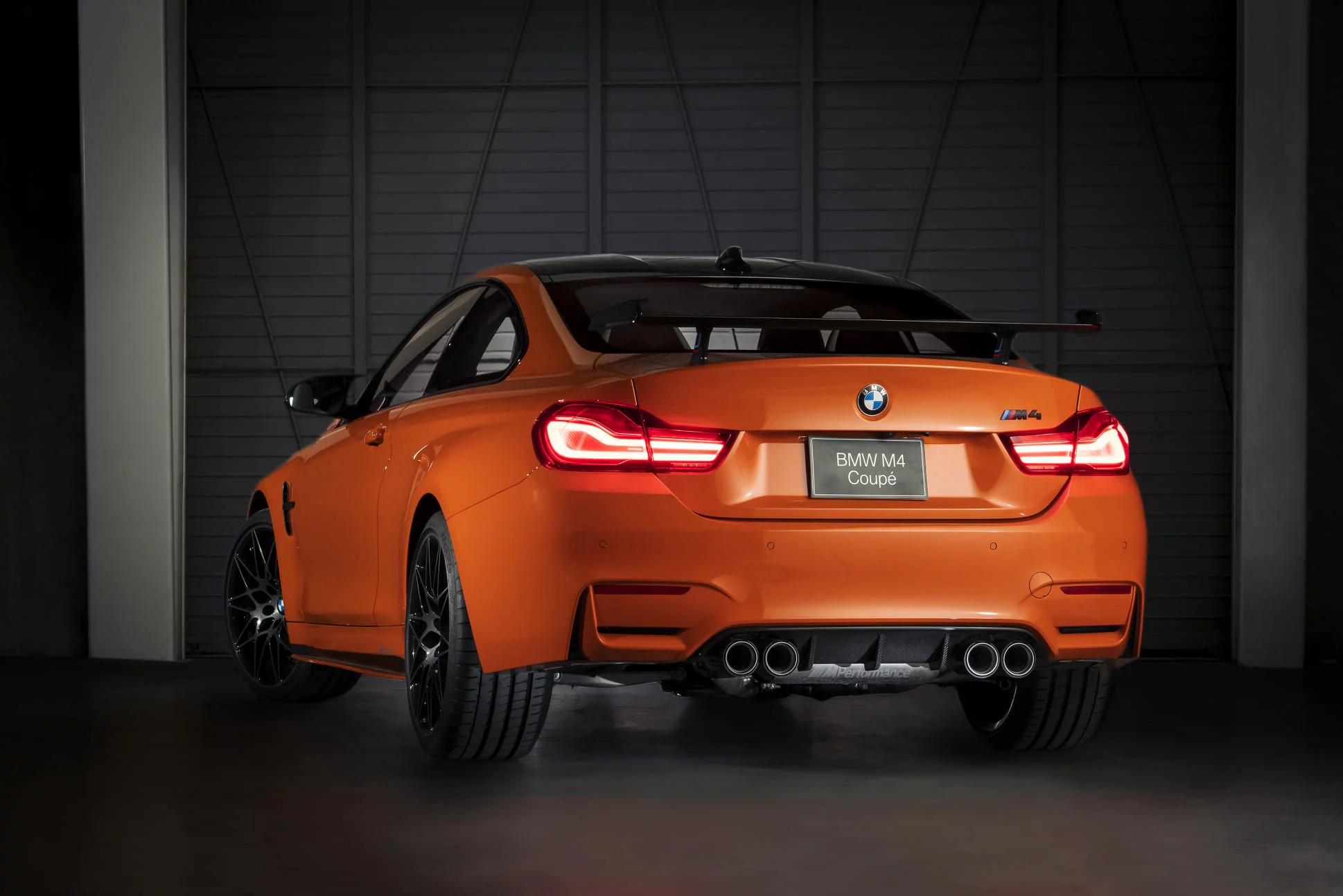 Fire Orange III BMW M4