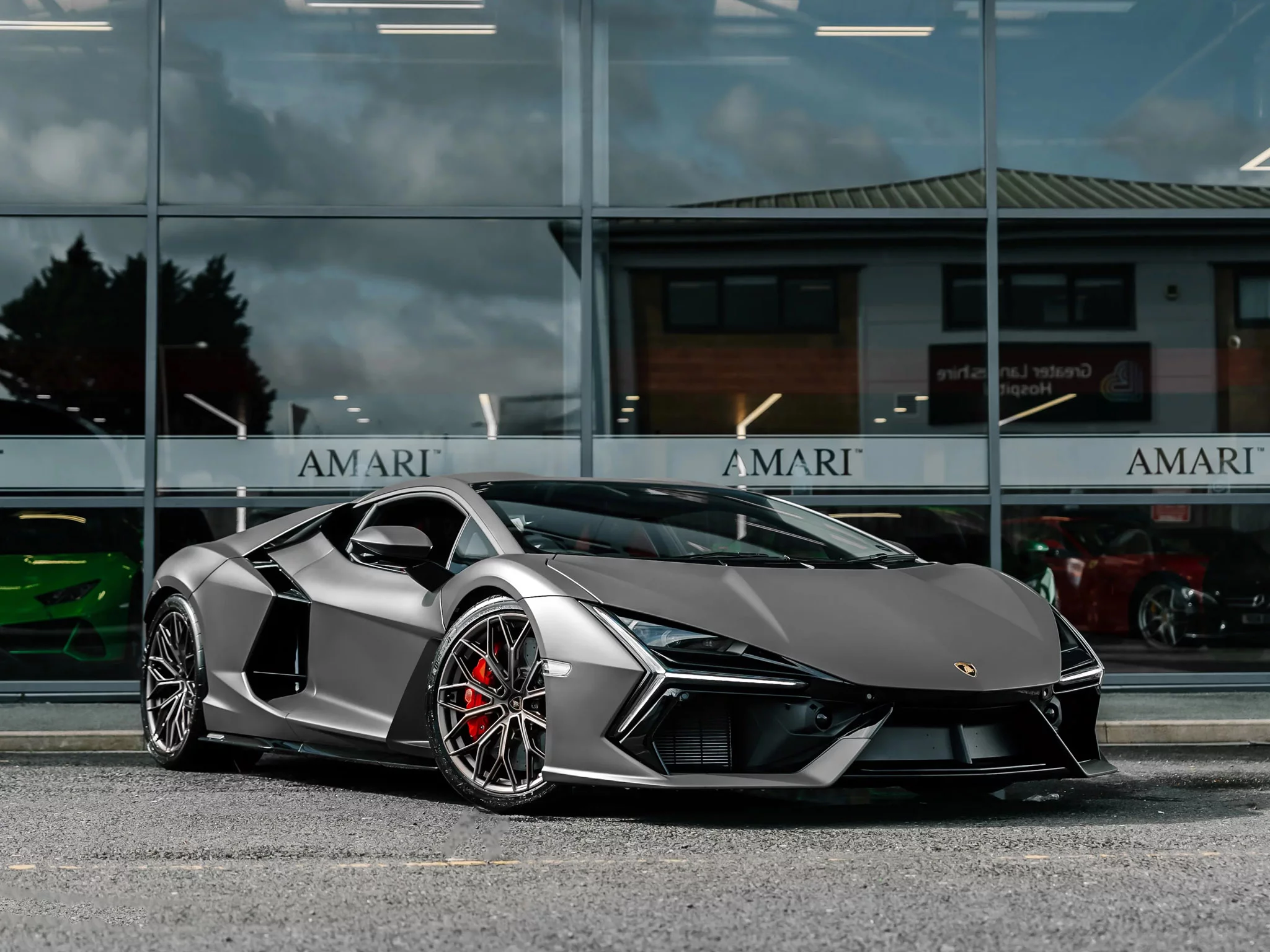 Grigio Vulcano Lamborghini Revuelto