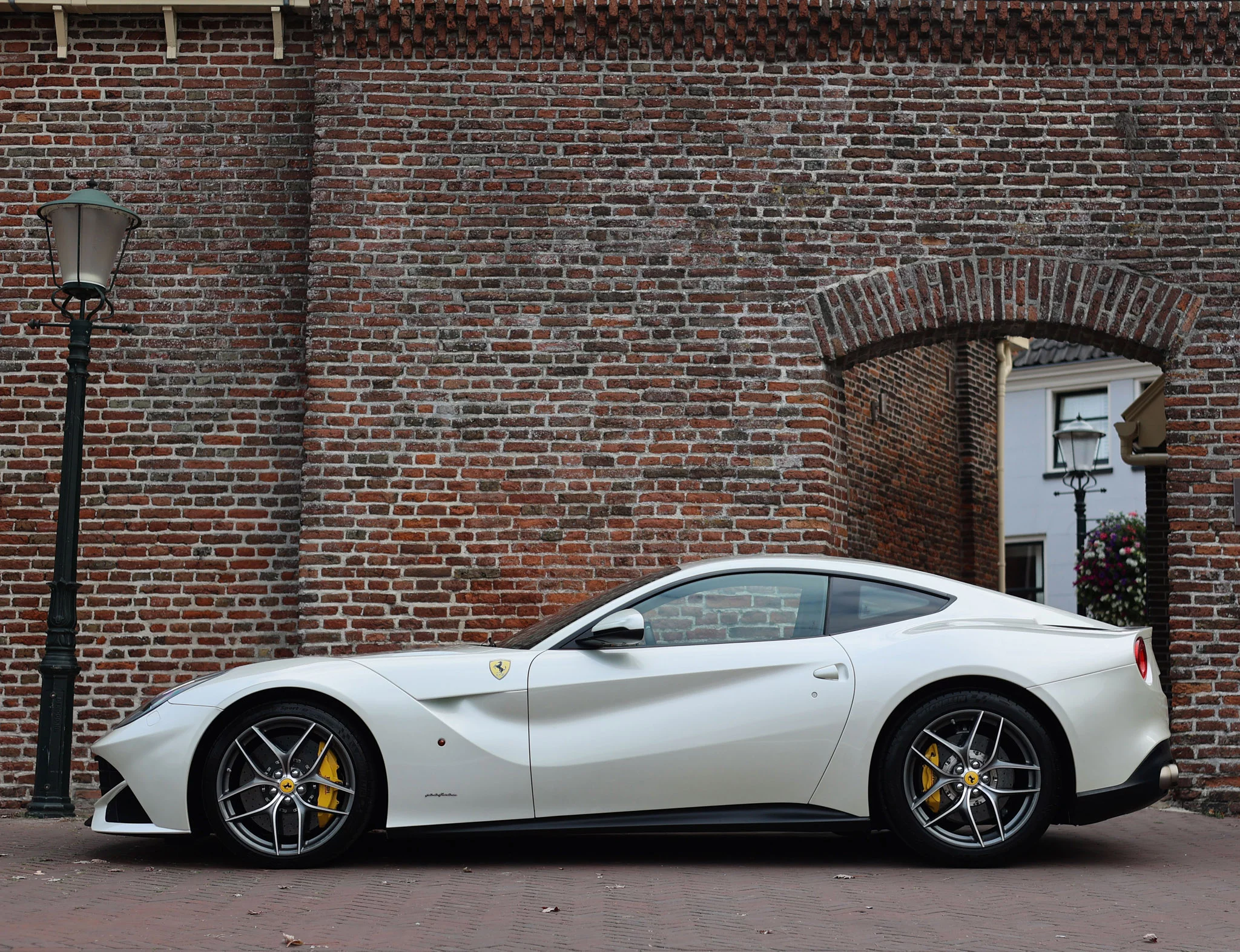 Bianco Fuji Ferrari F12