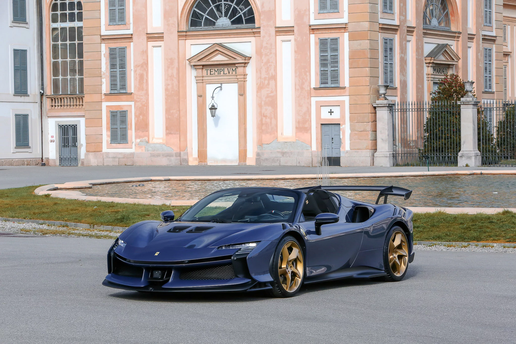 Blu Elder Ferrari SF90