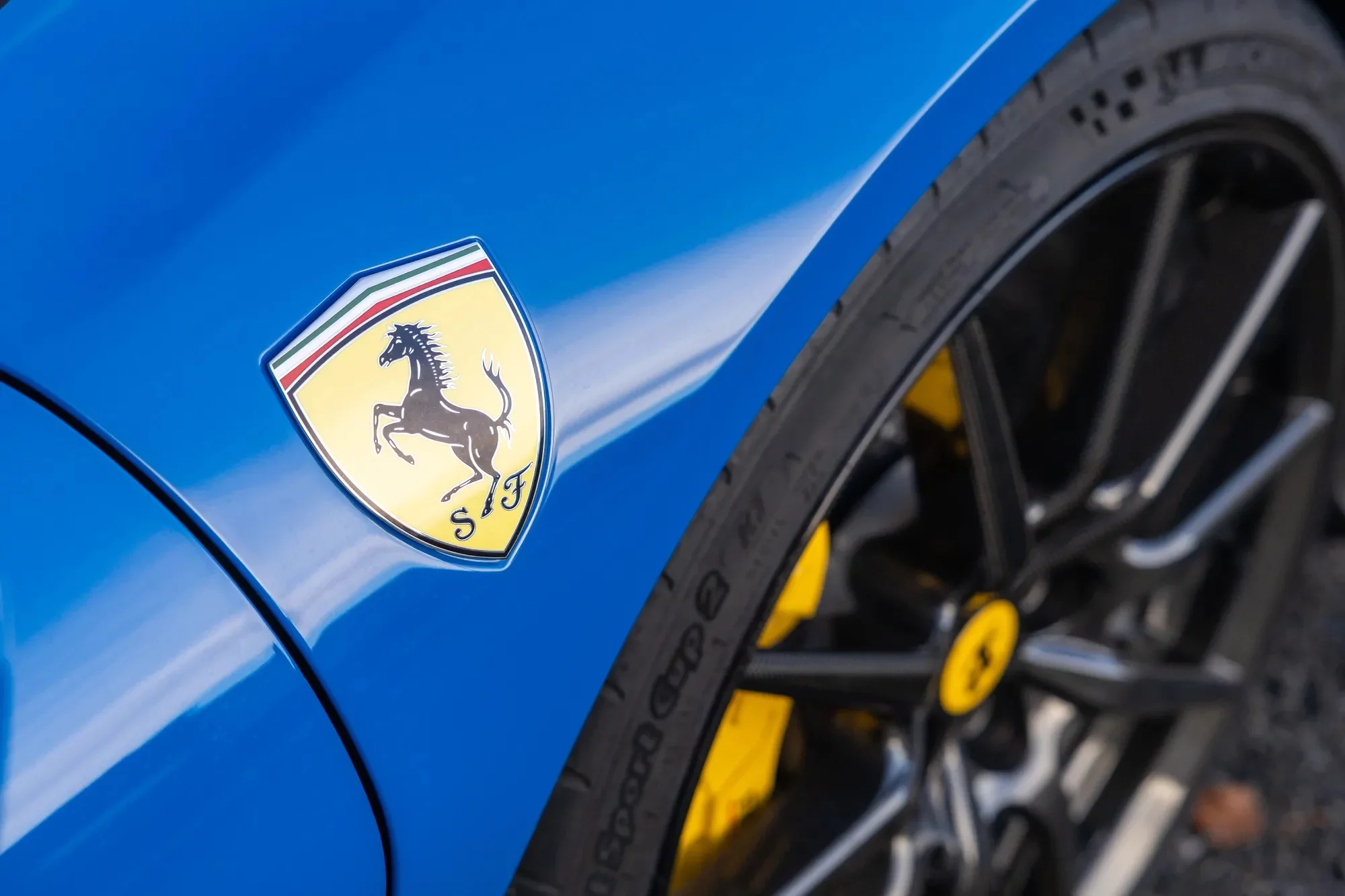 Azzurro Dino Ferrari SF90