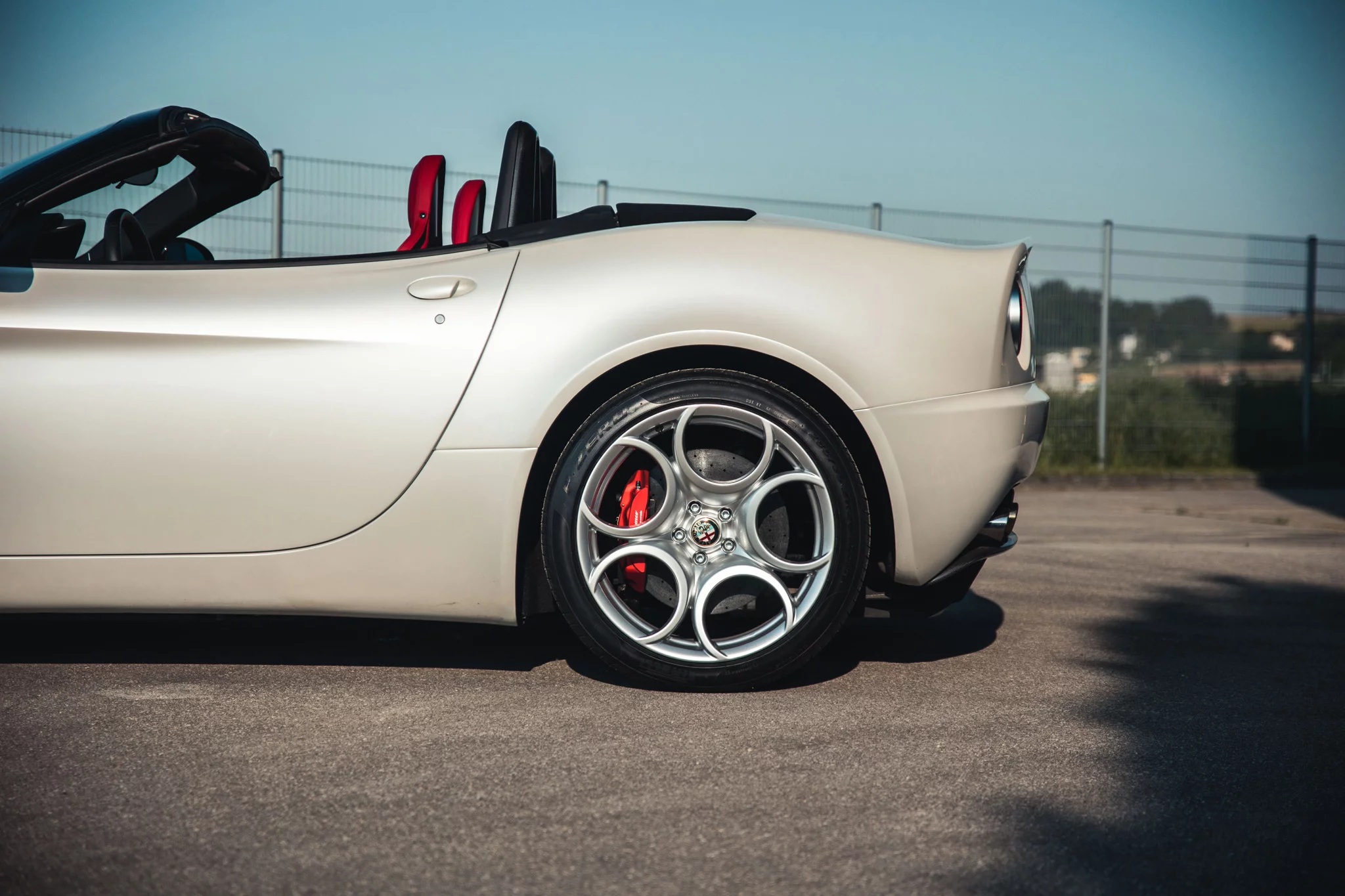Bianco Madreperla Alfa Romeo 8C