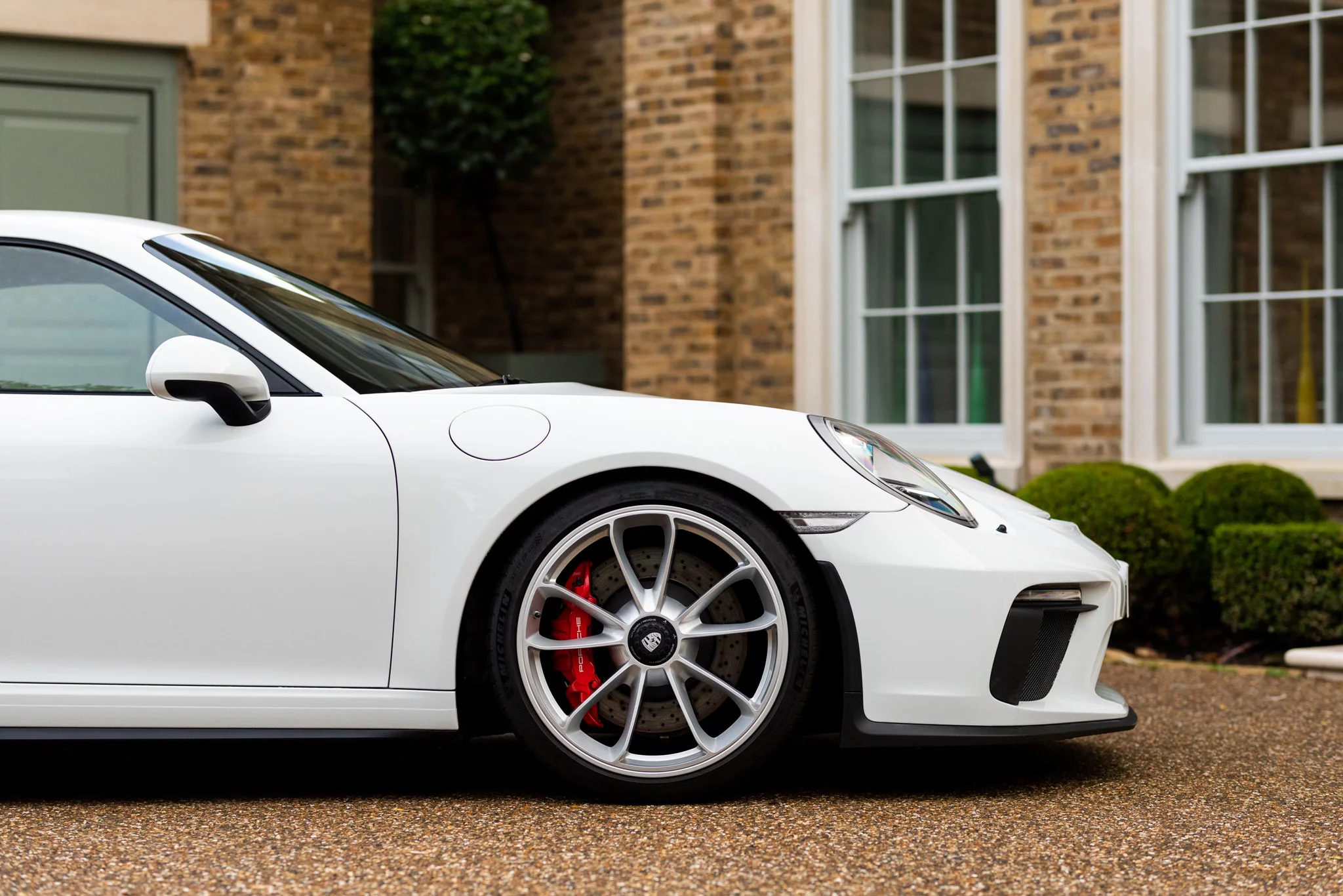 Pure White Porsche 911 GT3