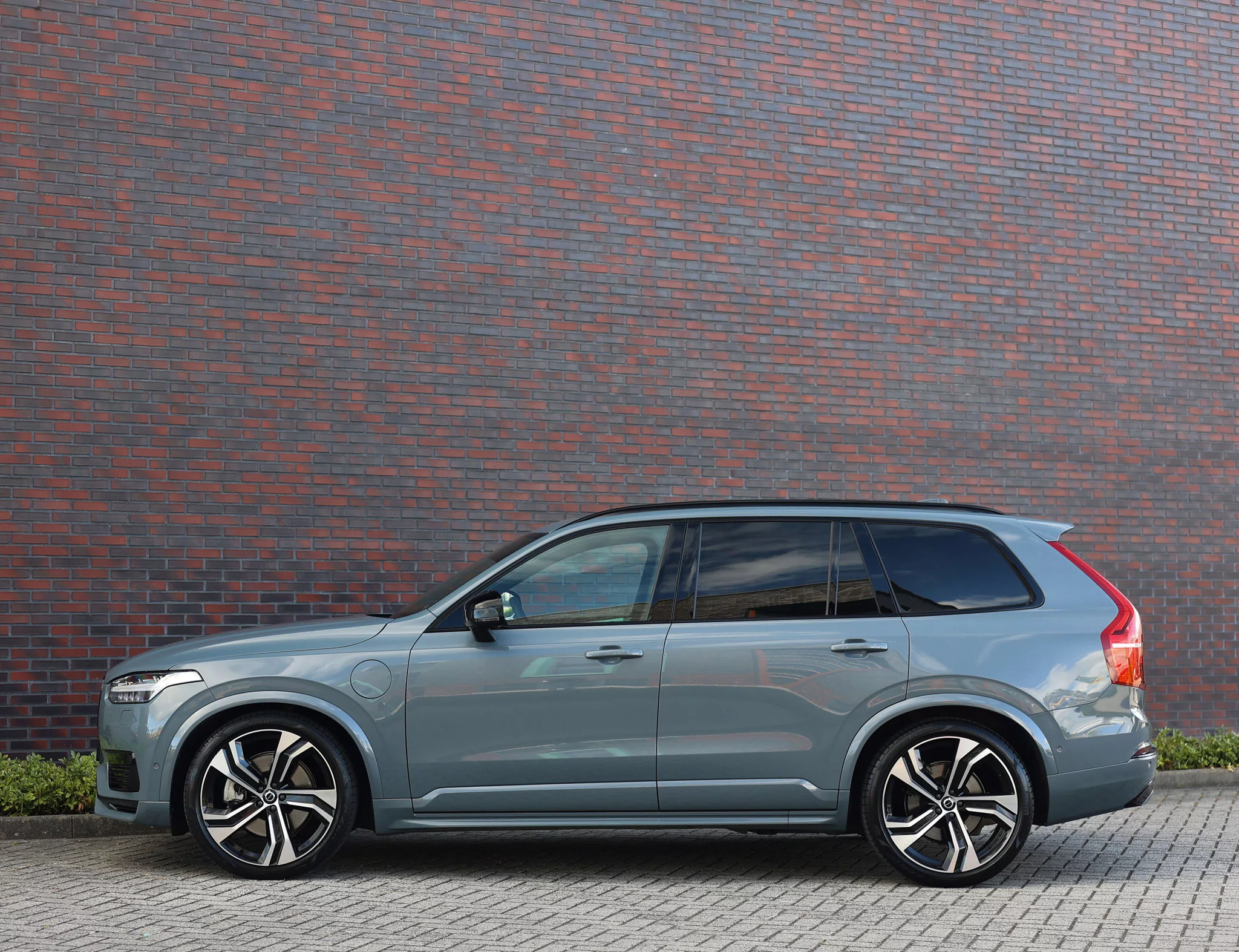 Thunder Grey Volvo XC90