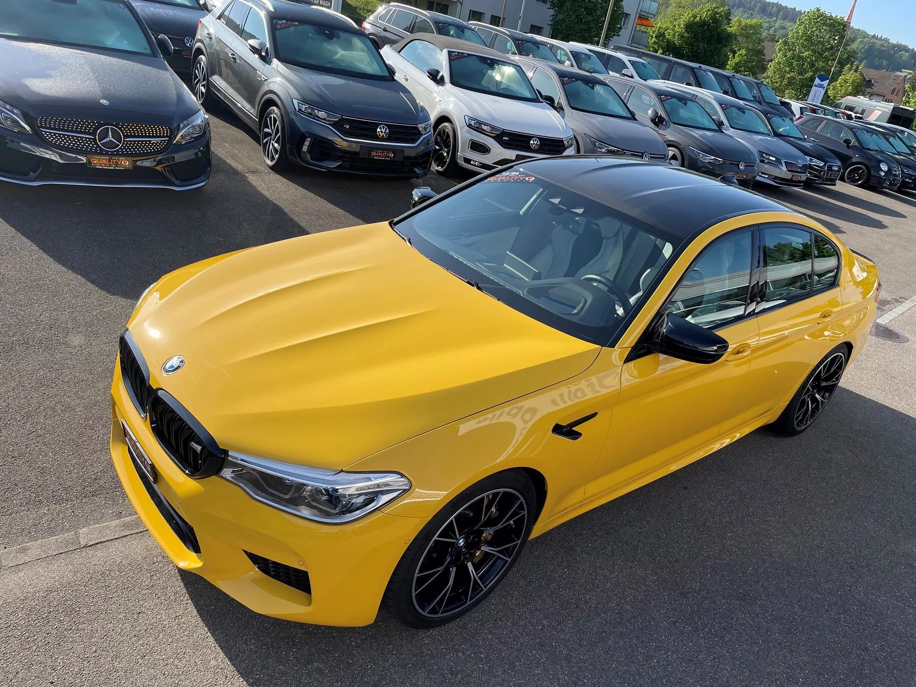 Speed Yellow BMW M5