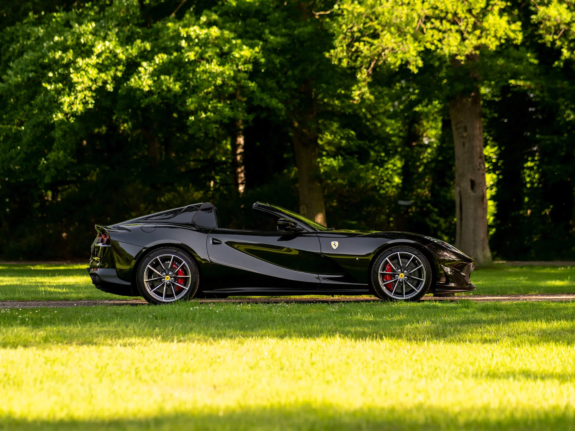 Nero Daytona Ferrari 812