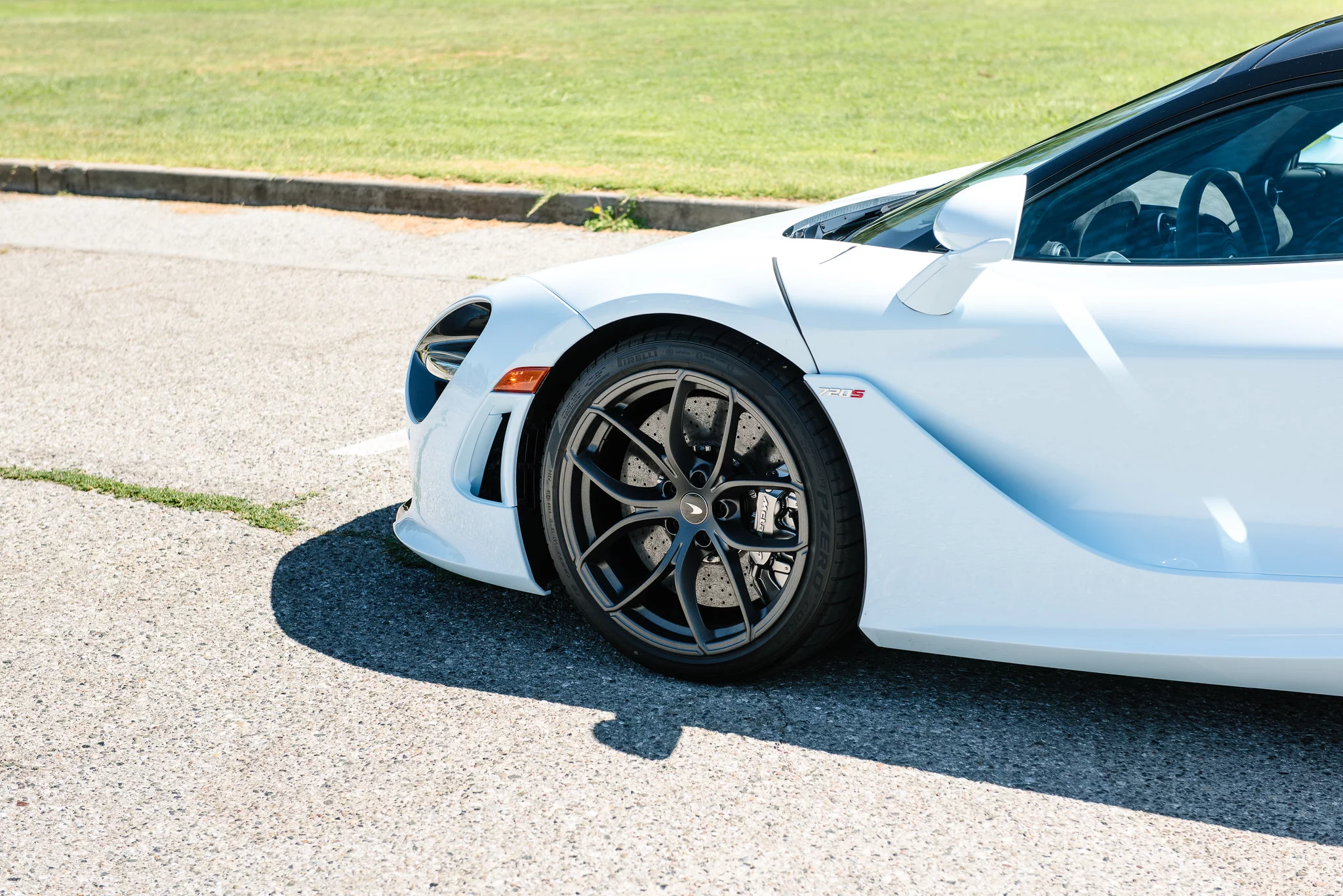Muriwai White McLaren 720S