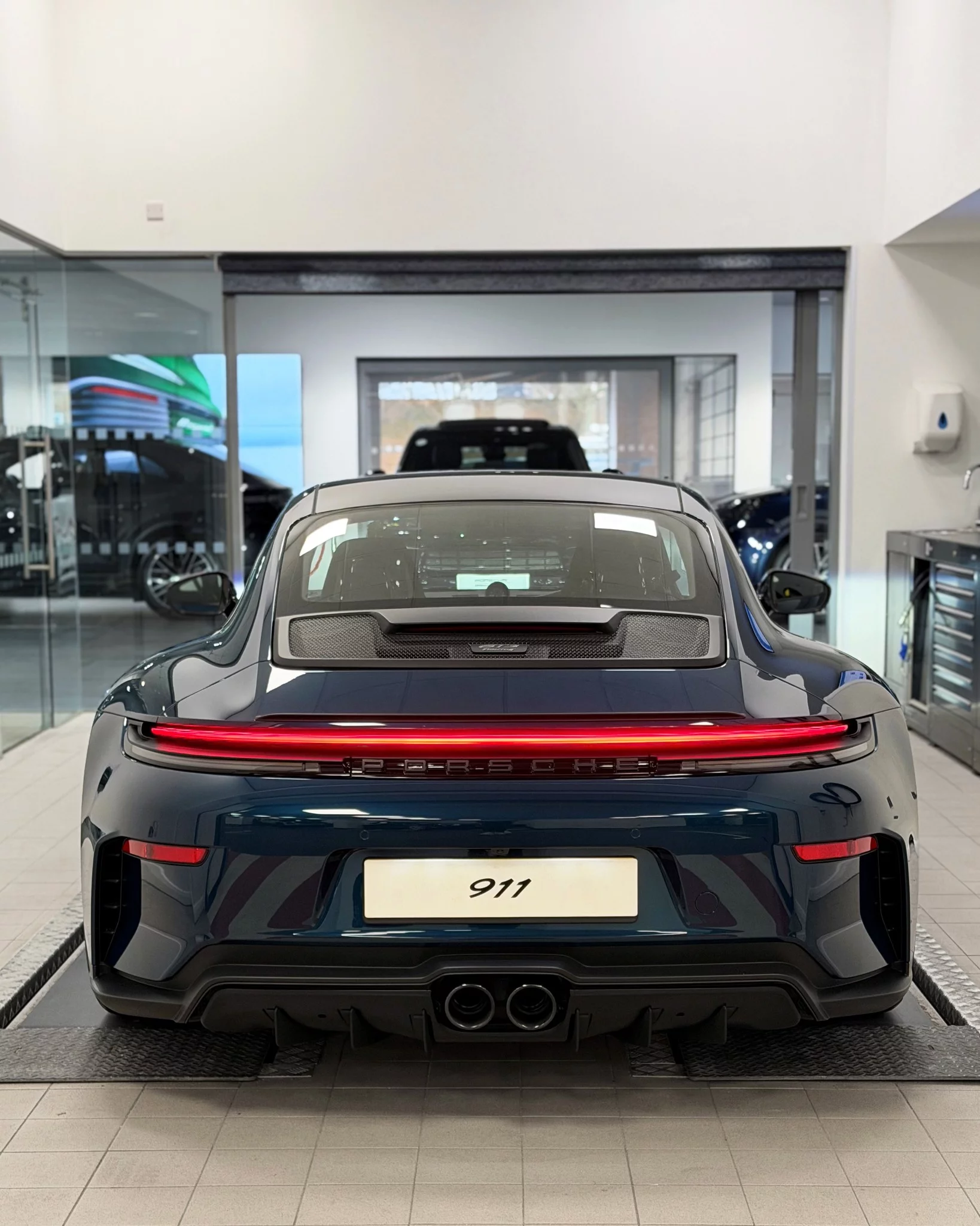 Amazonas Green Metallic Porsche 911 GT3