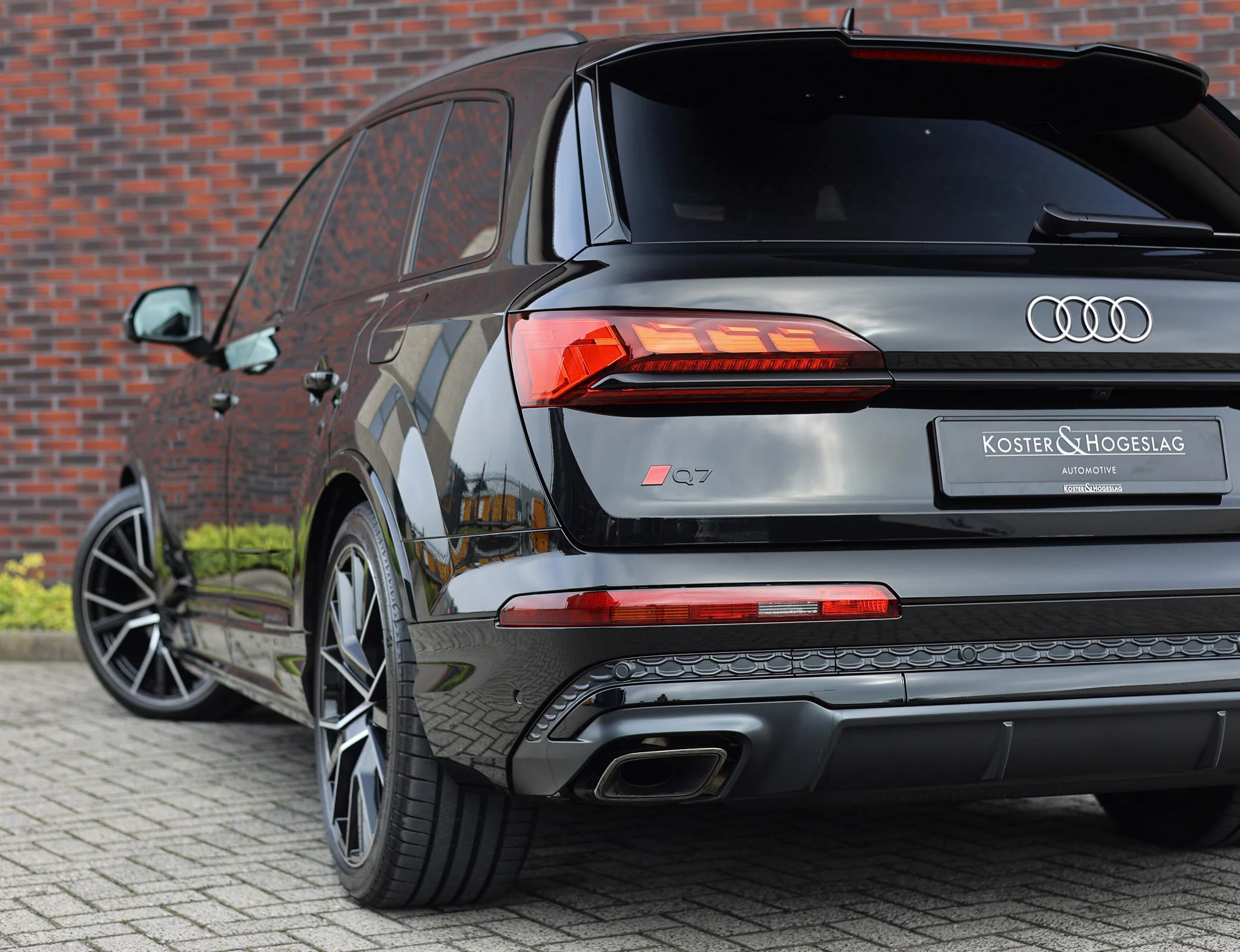 Mythos Black Audi Q7