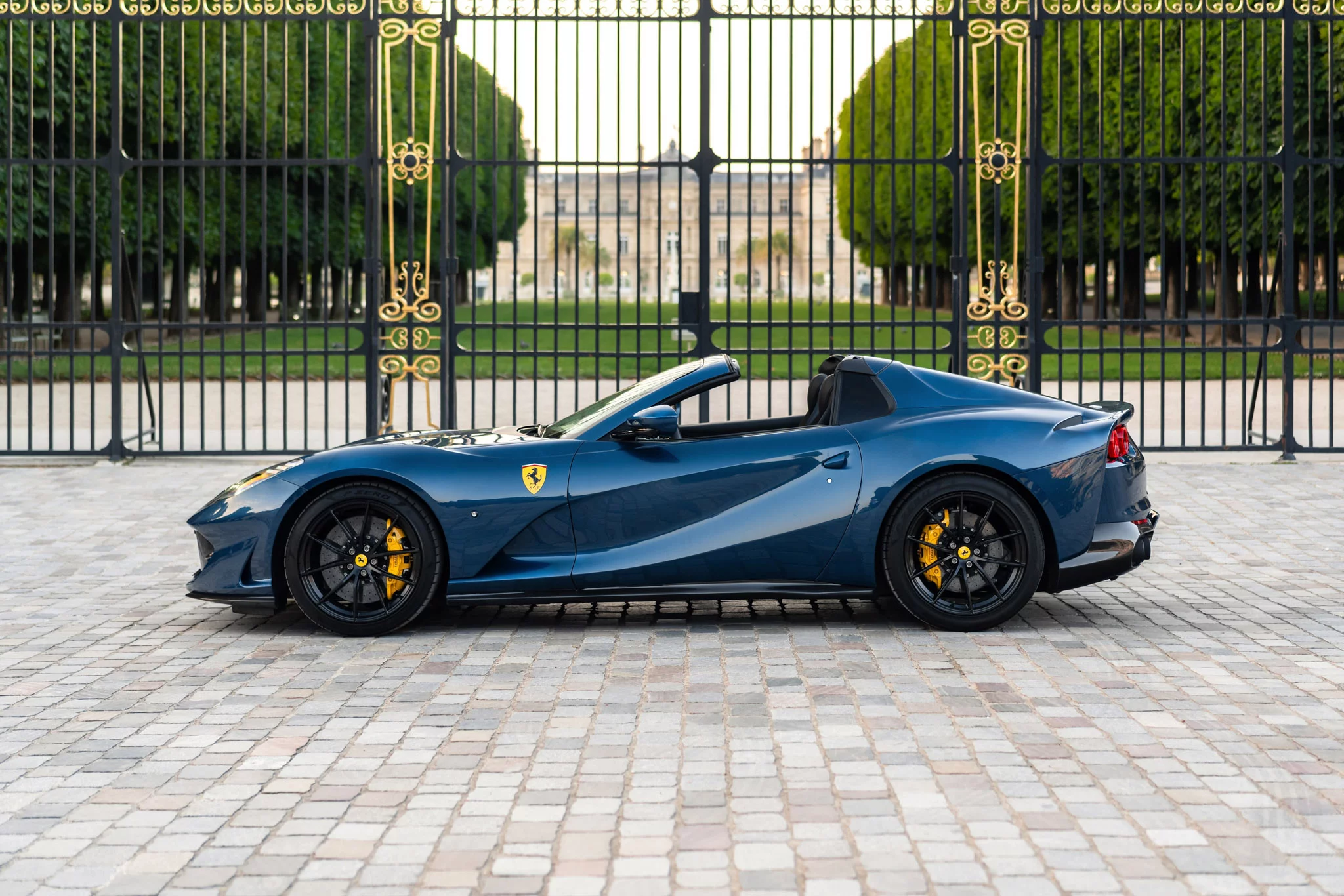 Blu NART Ferrari 812