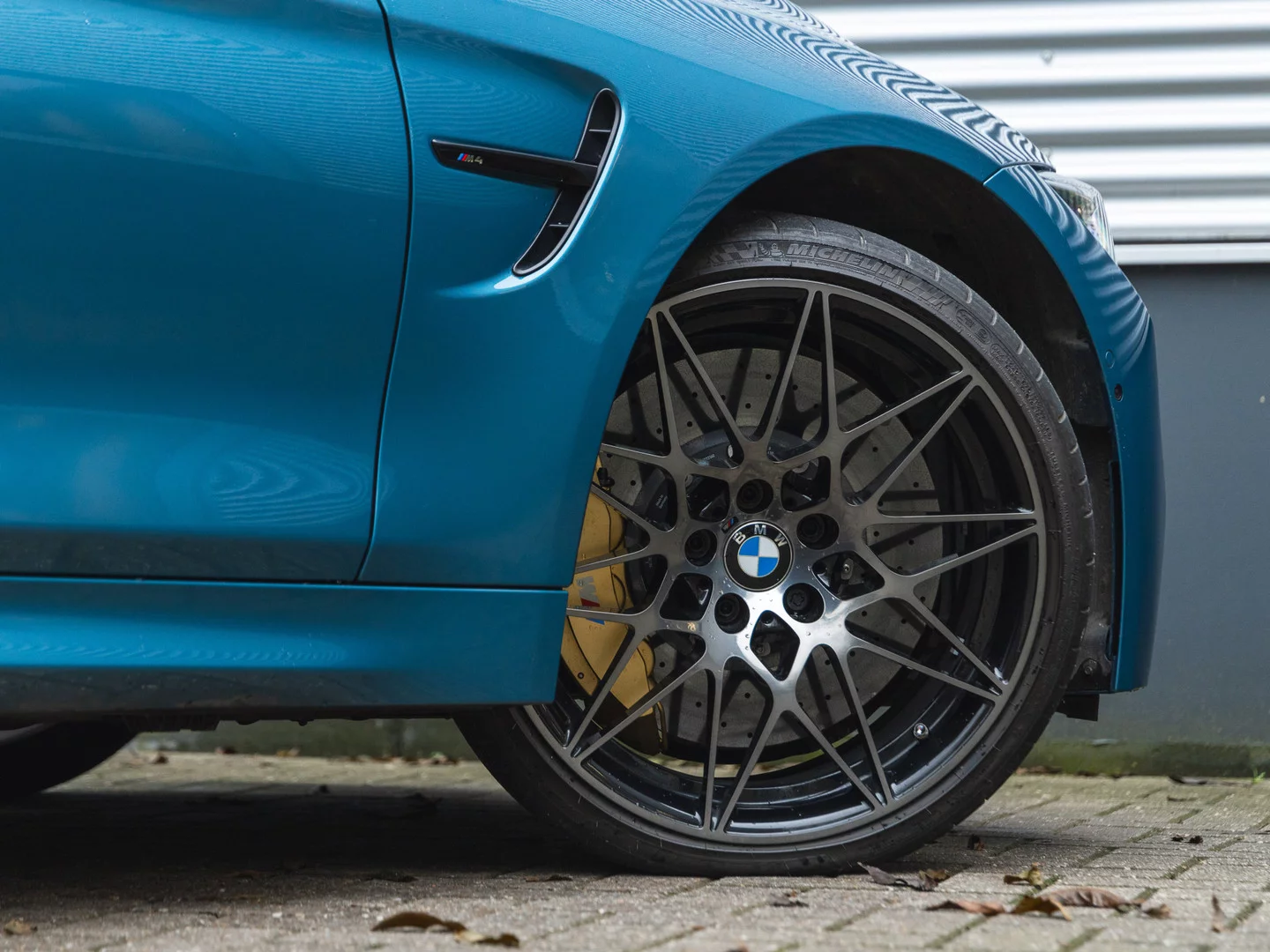Maldives Blue II BMW M4