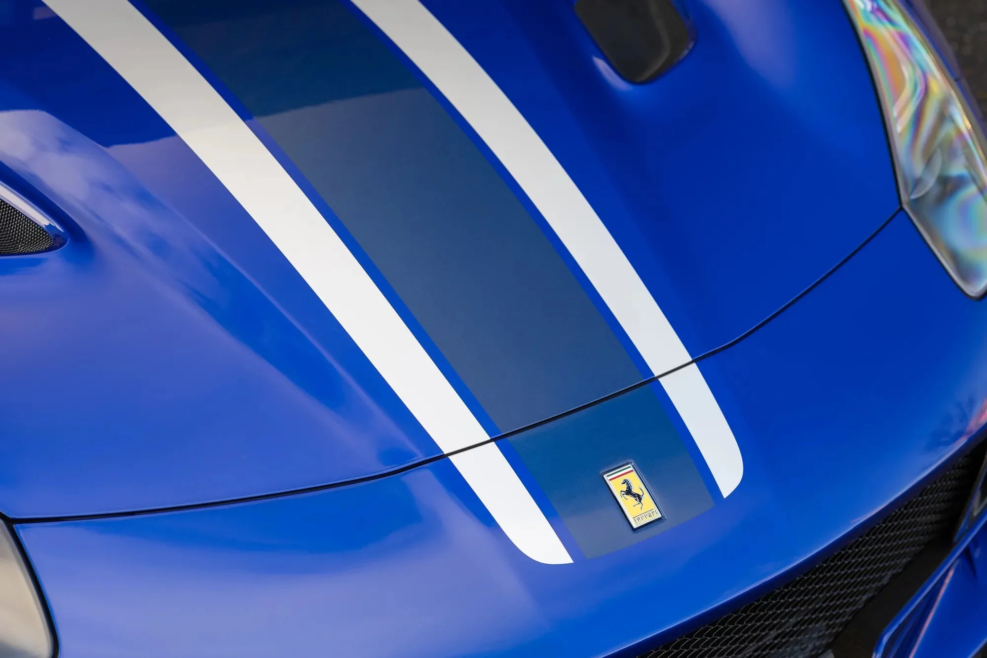 Blu Elettrico Ferrari F12