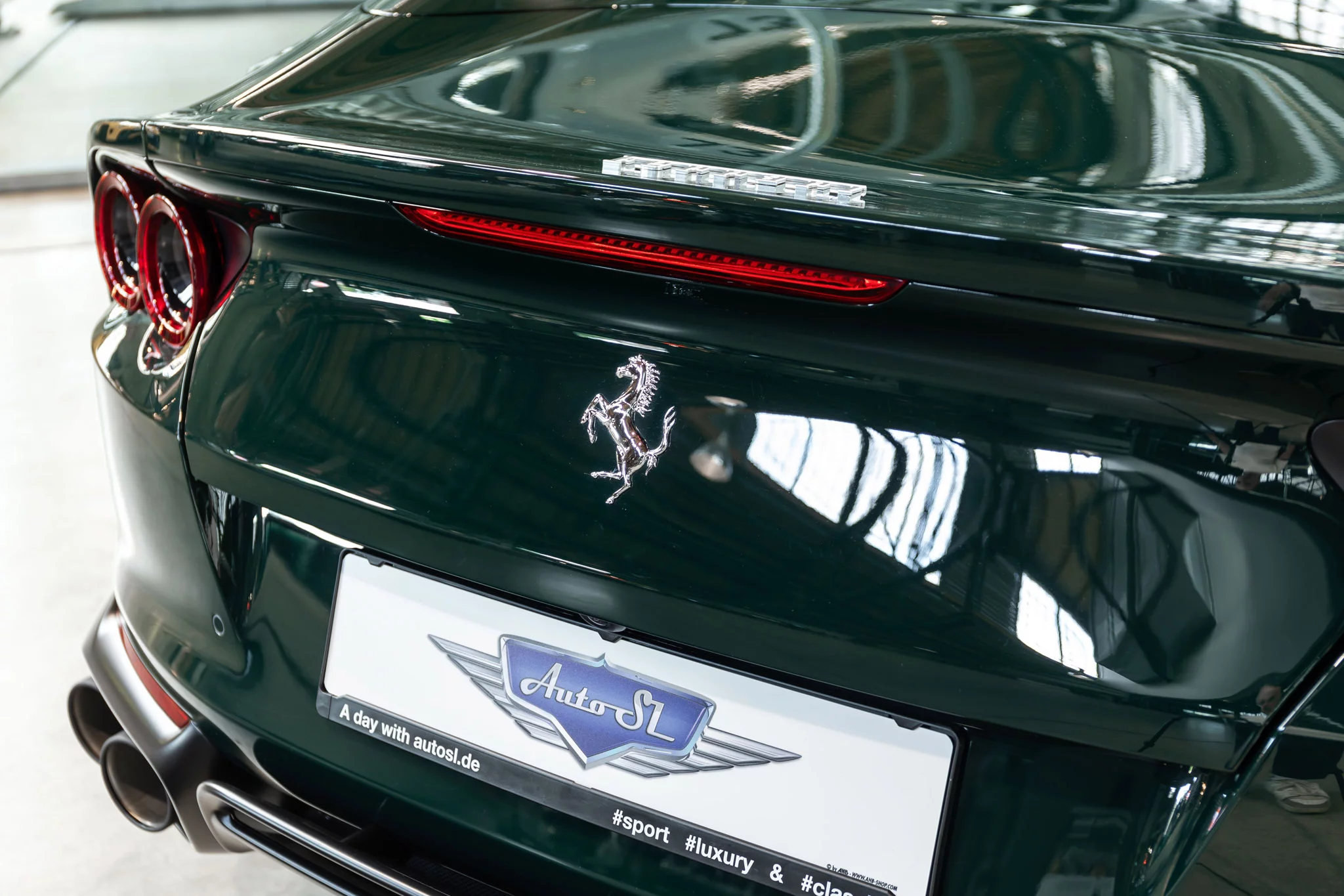 Verde British Racing Ferrari 812