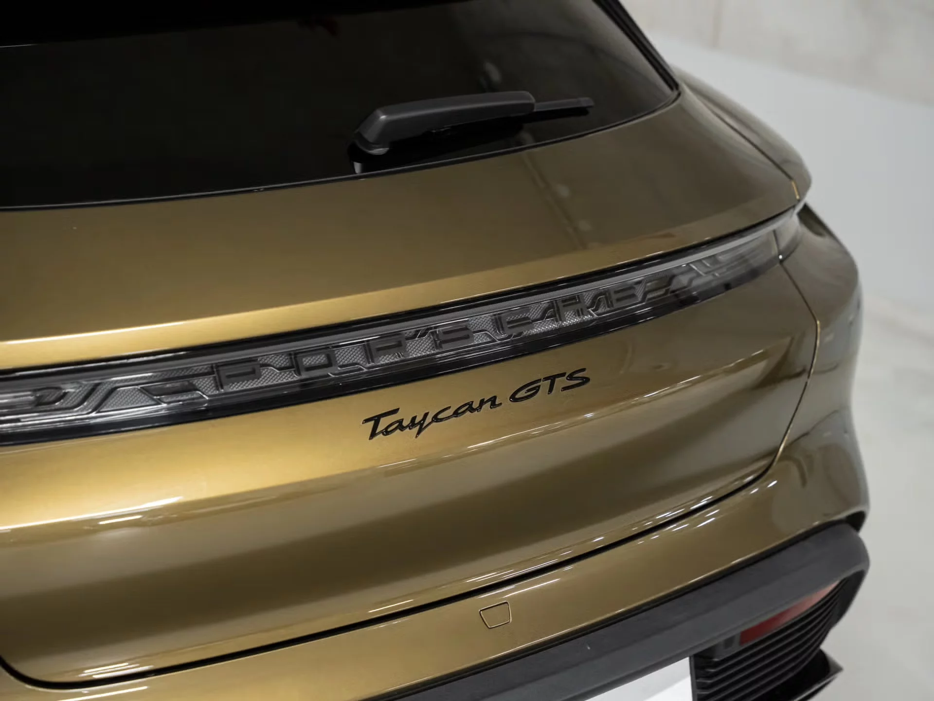 Ovidiu Metallic Porsche Taycan