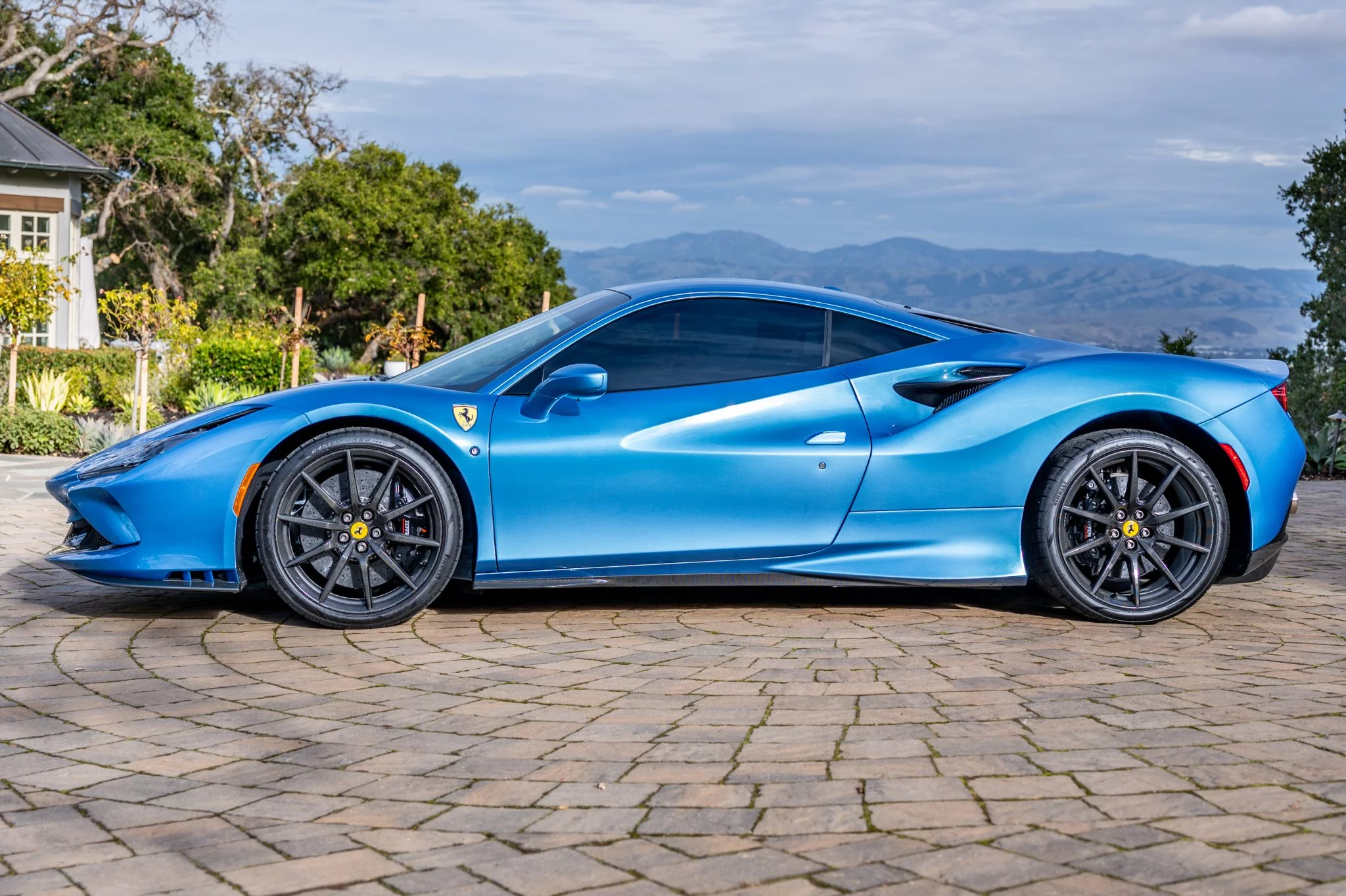 Azzurro California Ferrari F8