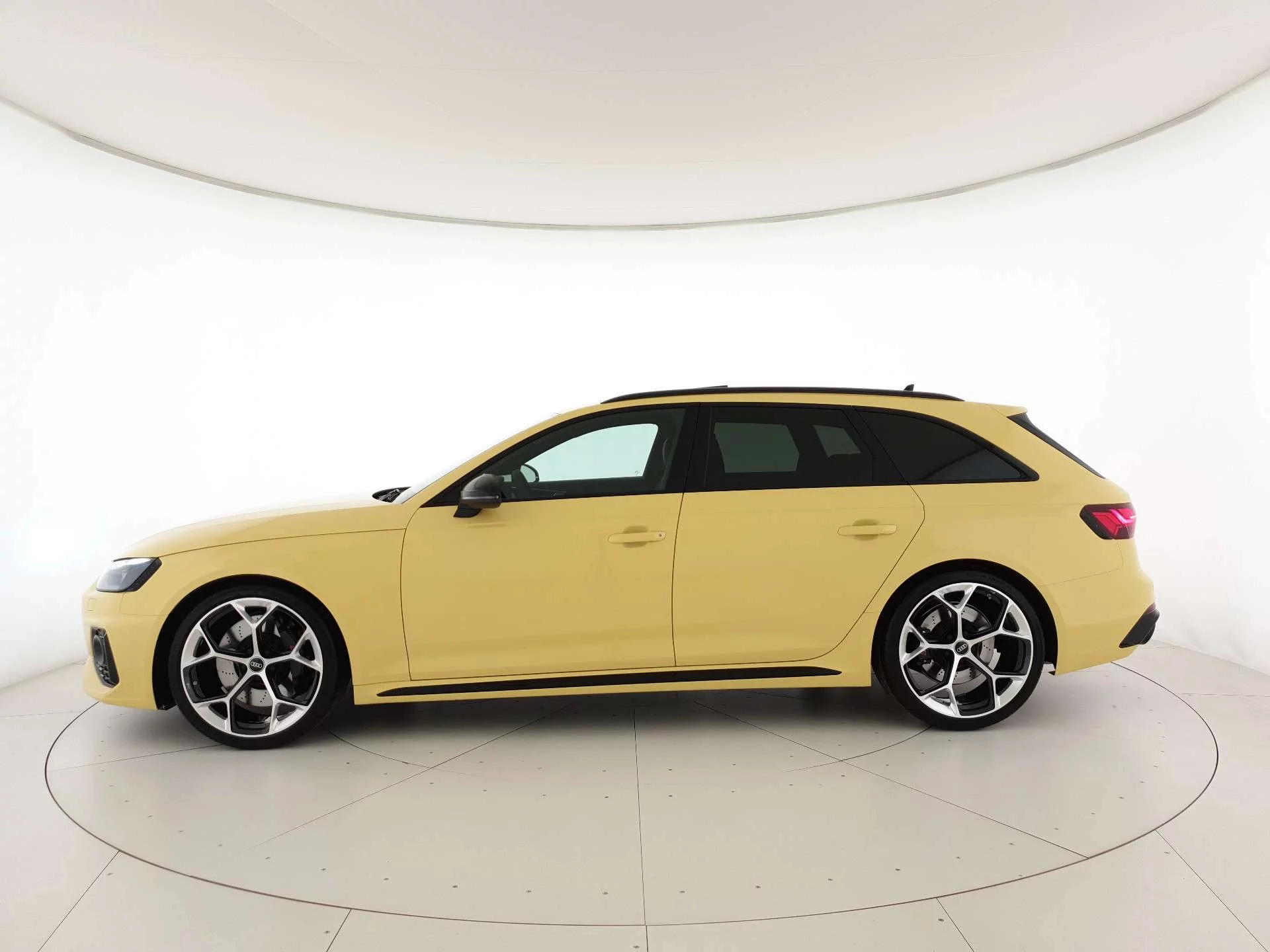 Helios Yellow Audi RS4 Avant