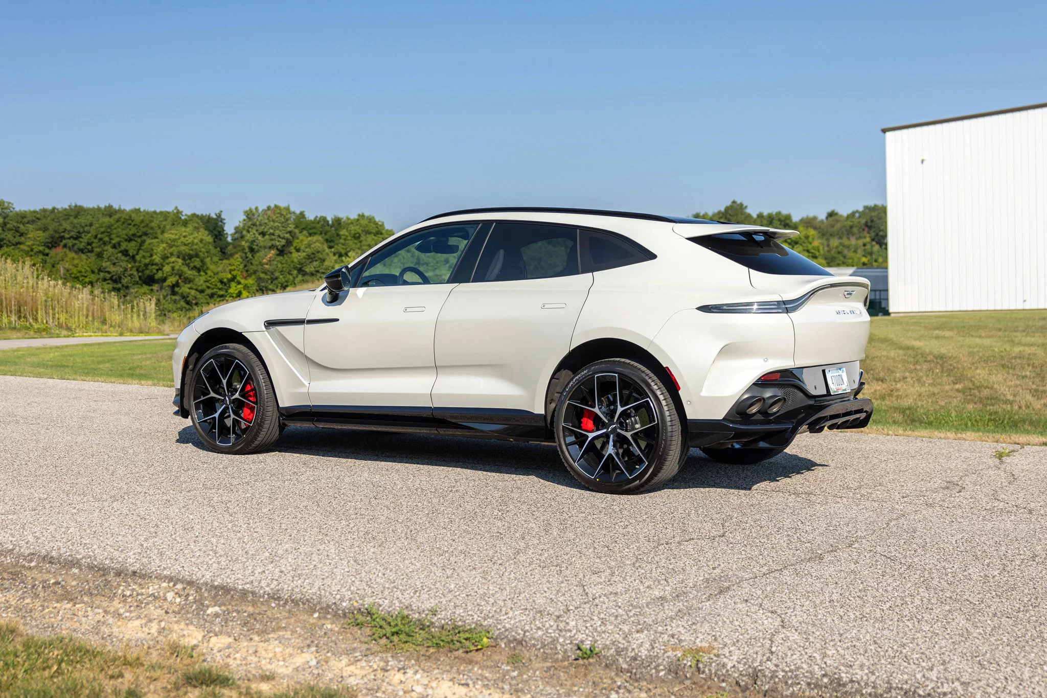 Neutron White Aston Martin DBX