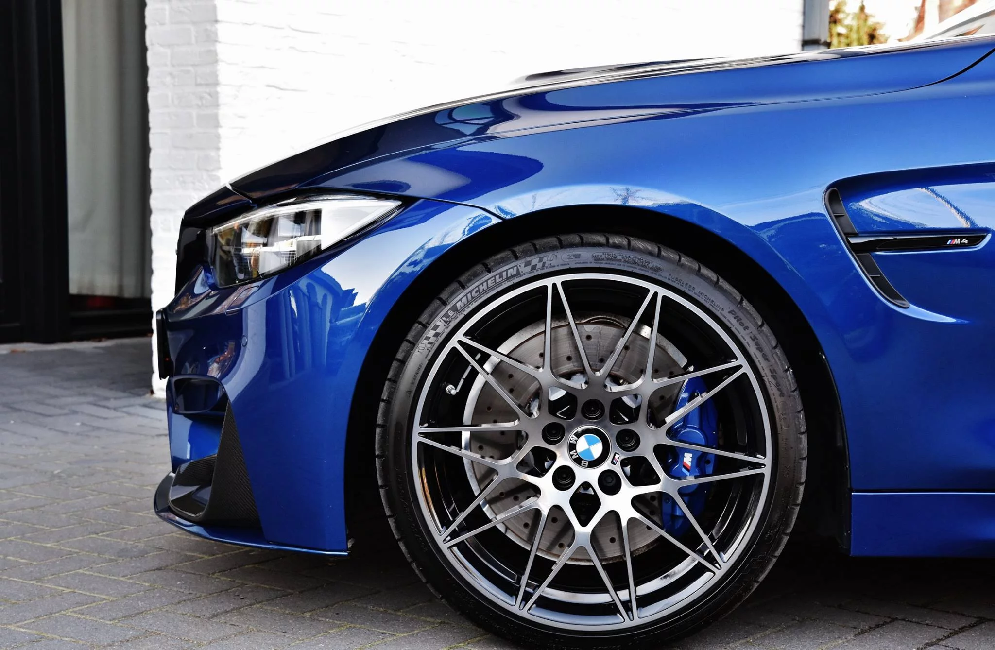 Avus Blue BMW M4