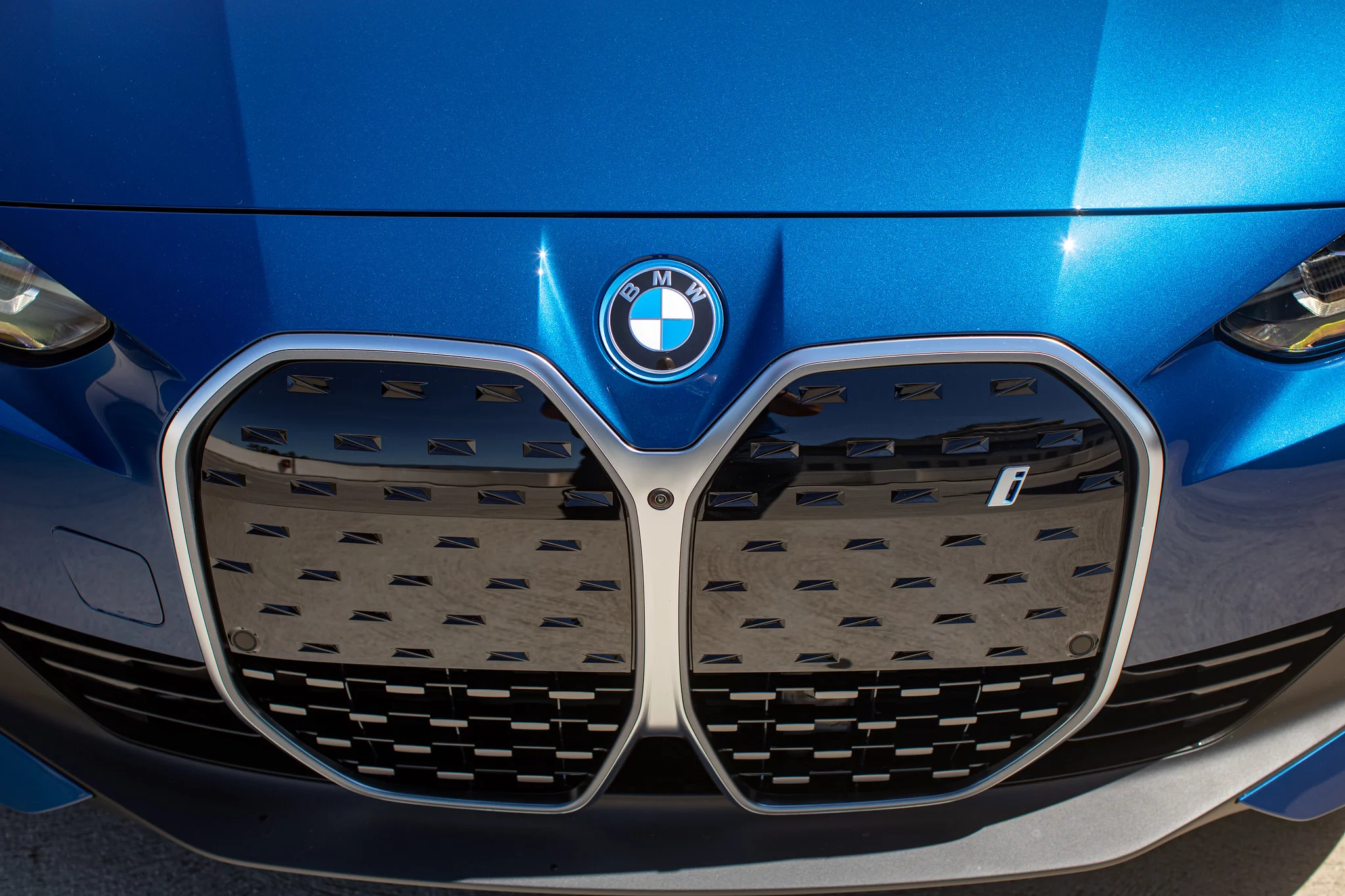 Avus Blue BMW i4