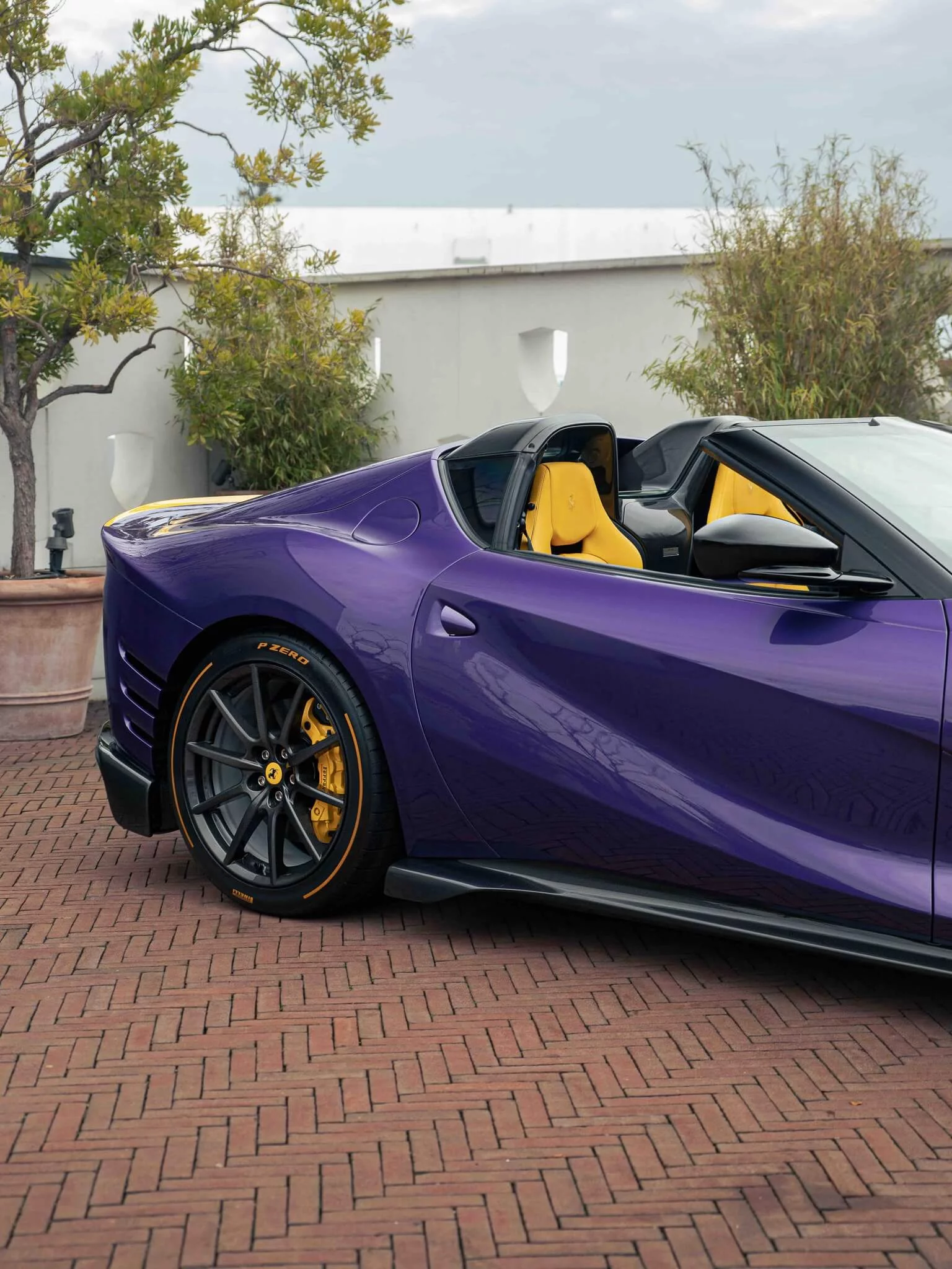 Violetto Dino Ferrari 812