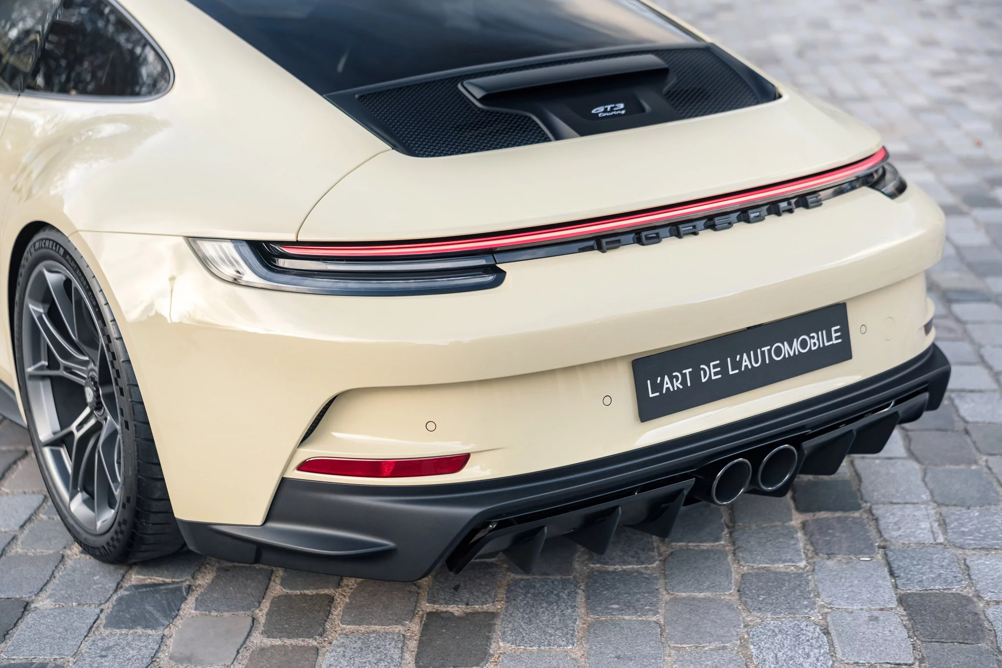 Ivory Porsche 911 GT3