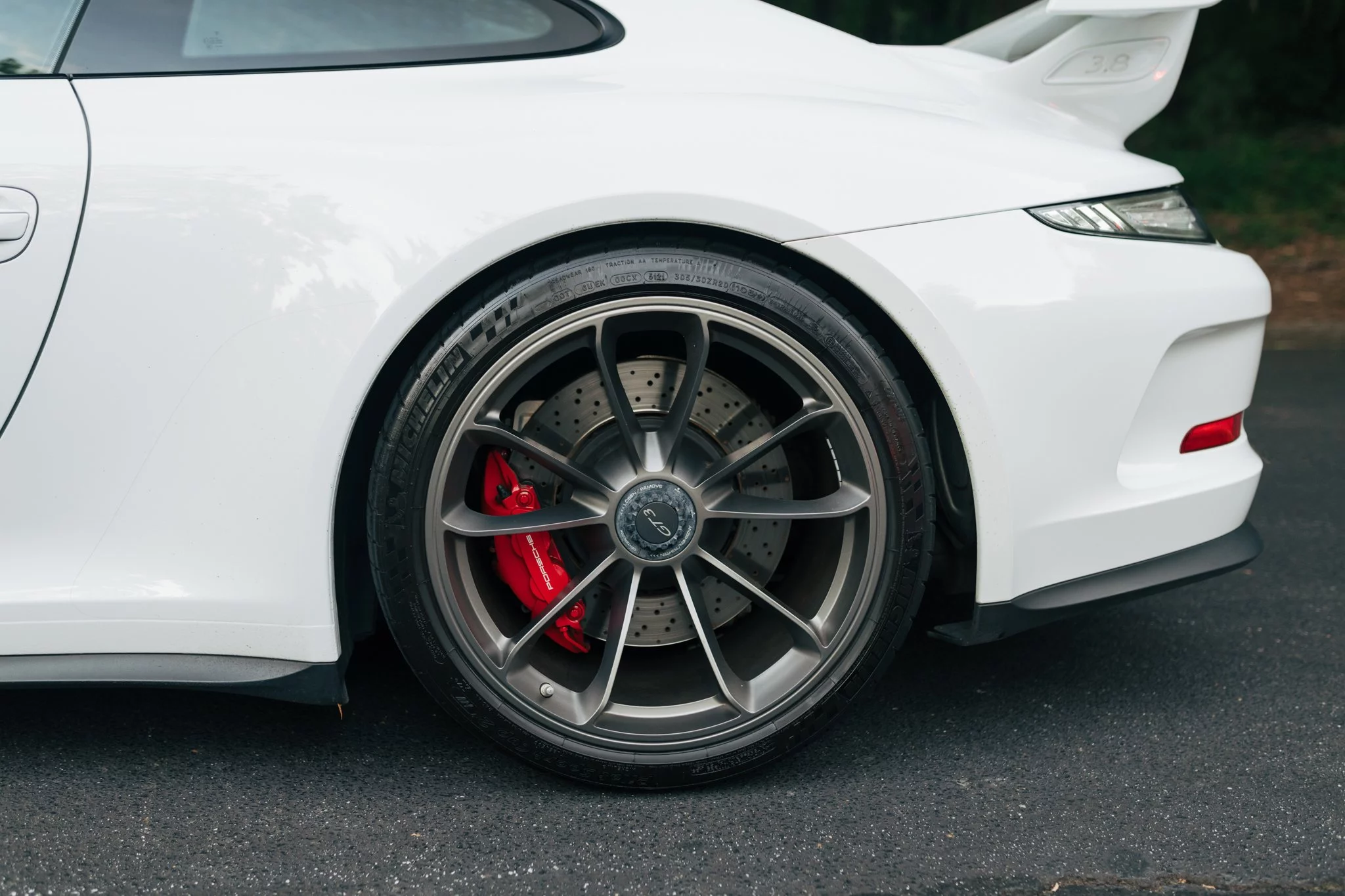 Pure White Porsche 911 GT3