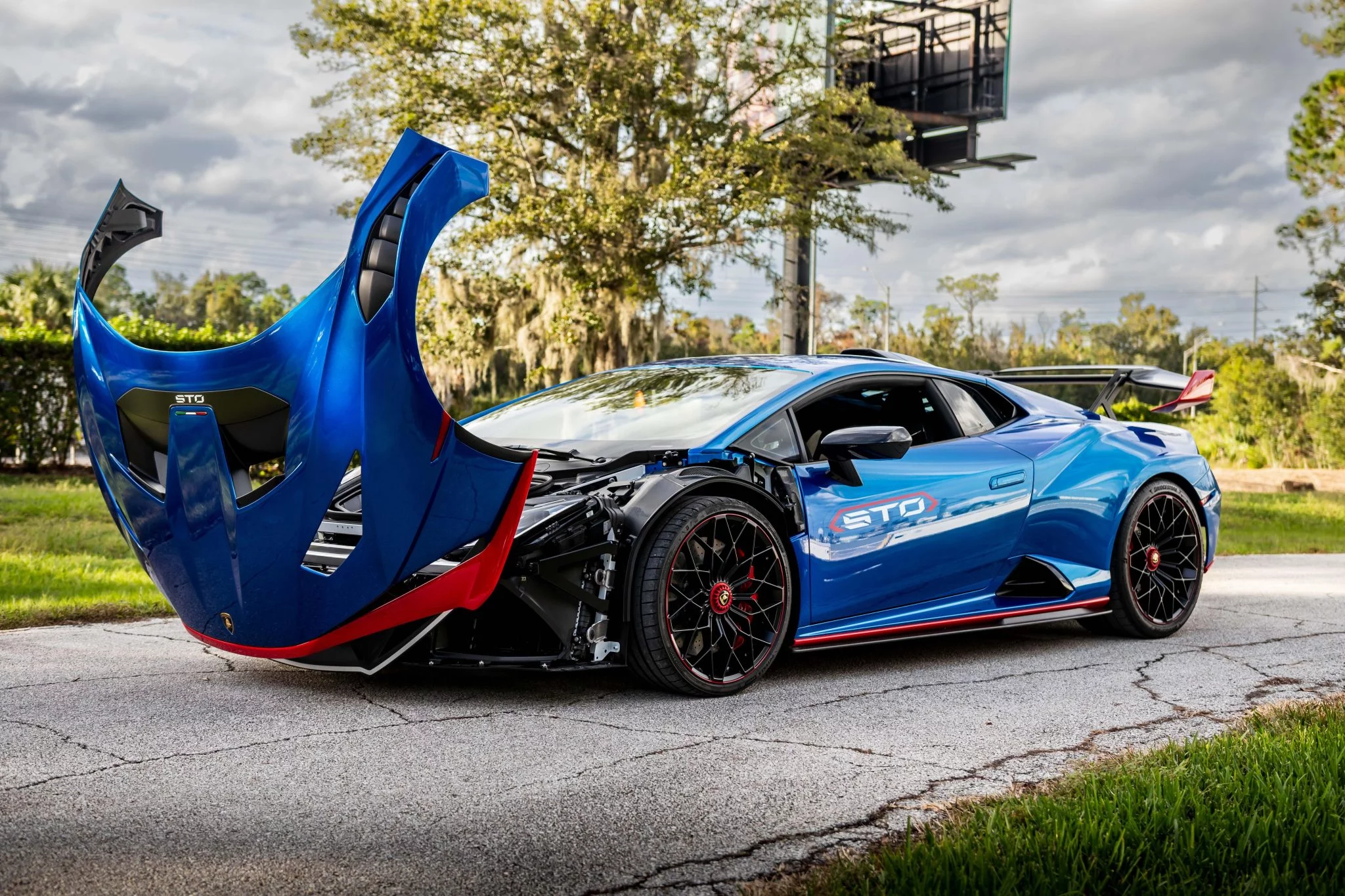 Blu Nethuns Lamborghini Huracán