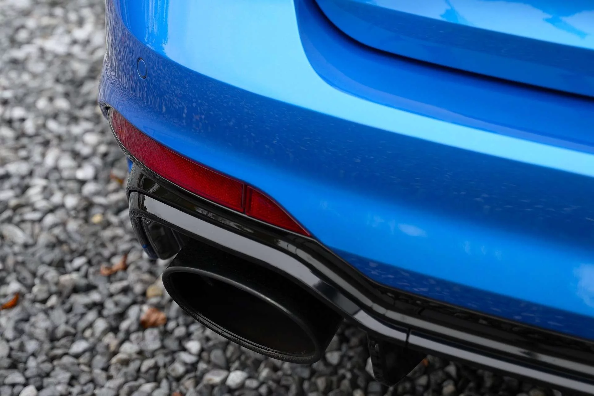 Ara Blue Audi RS4 Avant