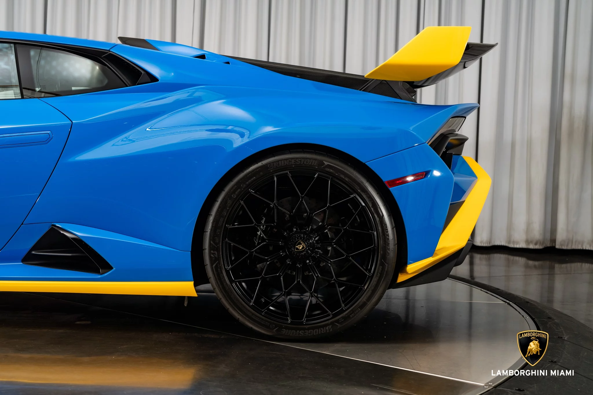 Blu Le Mans Lamborghini Huracán