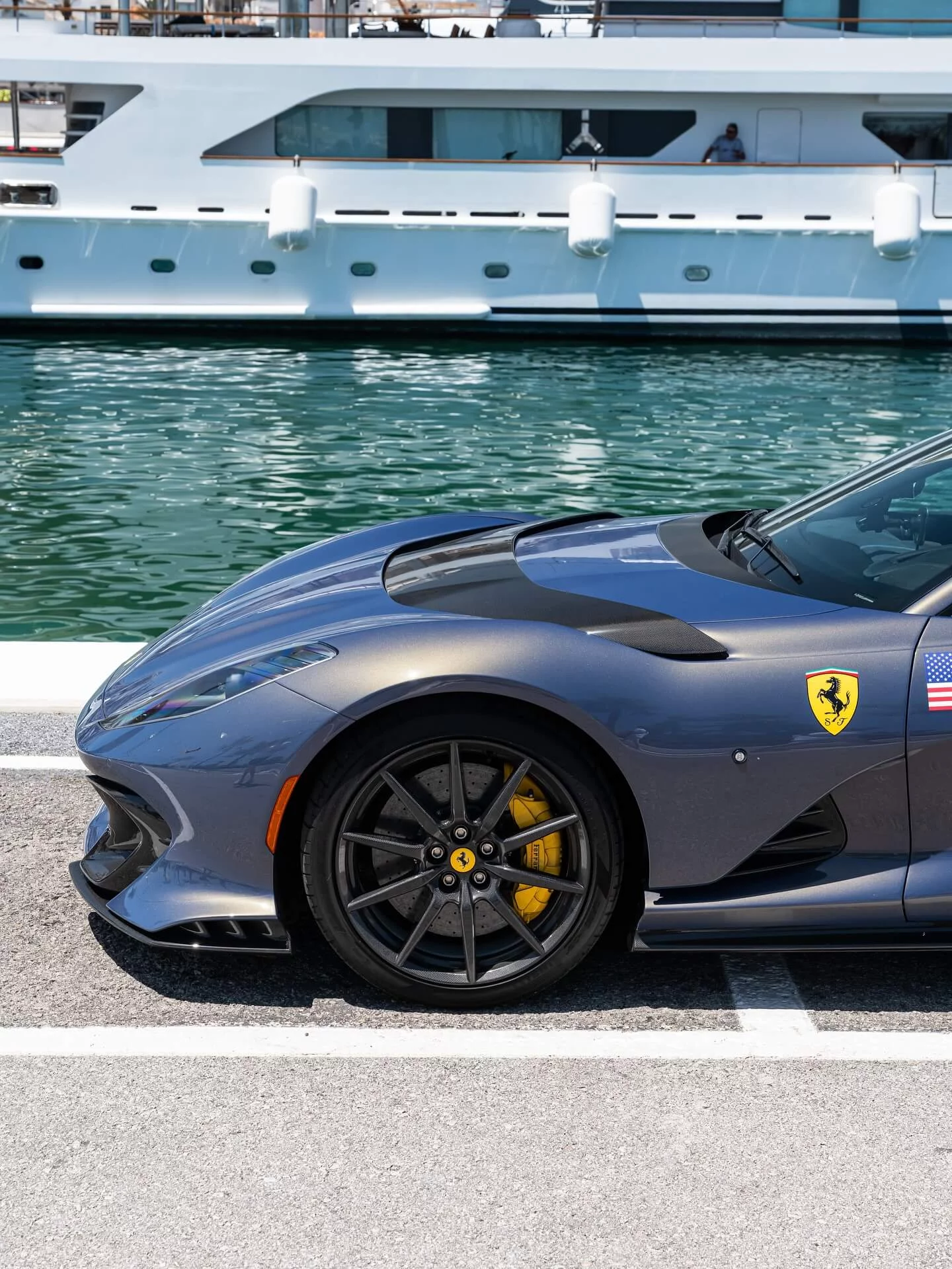 Blu Elder Ferrari 812