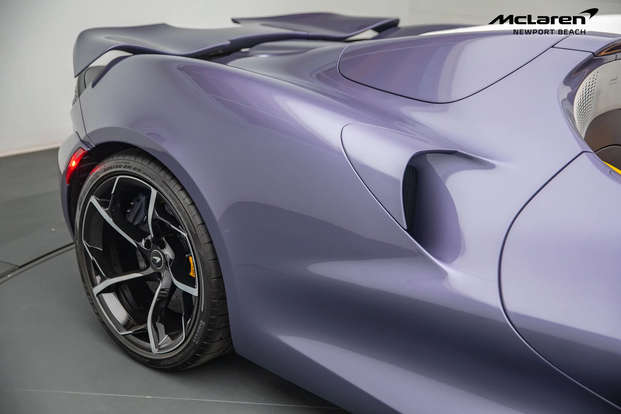 Grigio Madelaine McLaren Elva