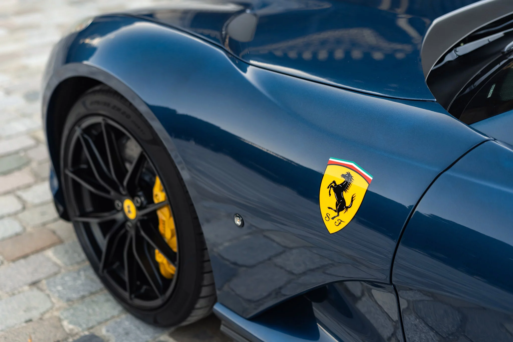 Blu NART Ferrari 812