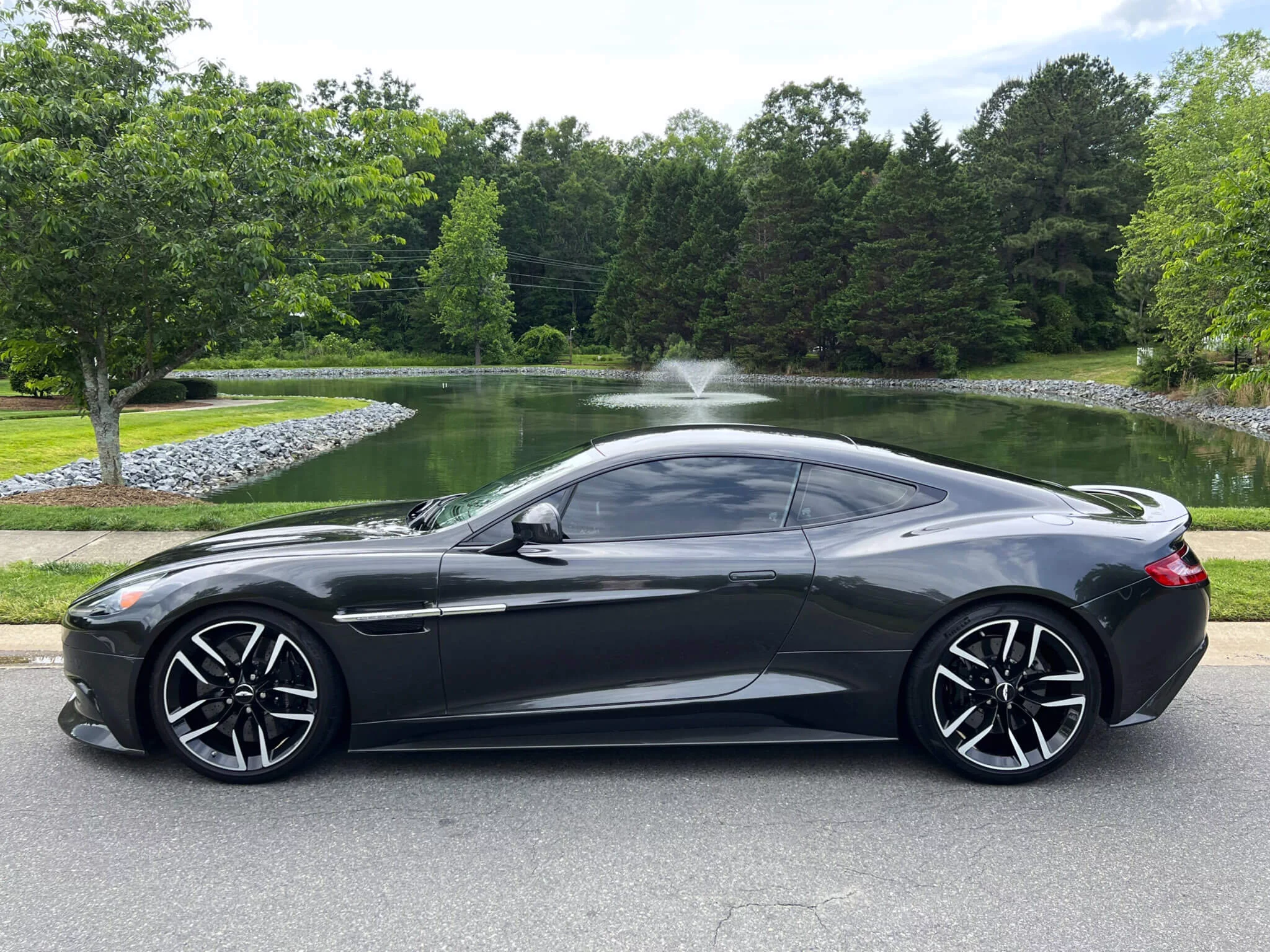 Ceramic Grey Aston Martin Vanquish