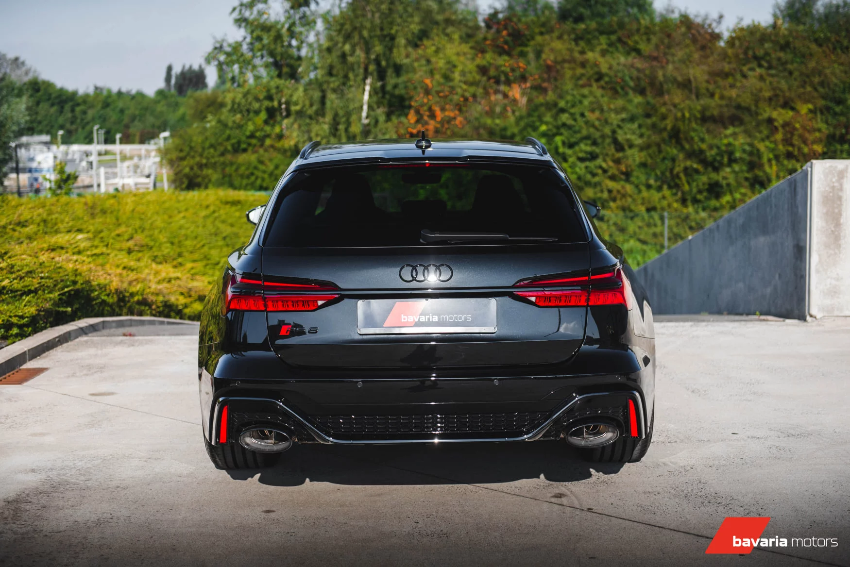 Mythos Black Audi RS6 Avant