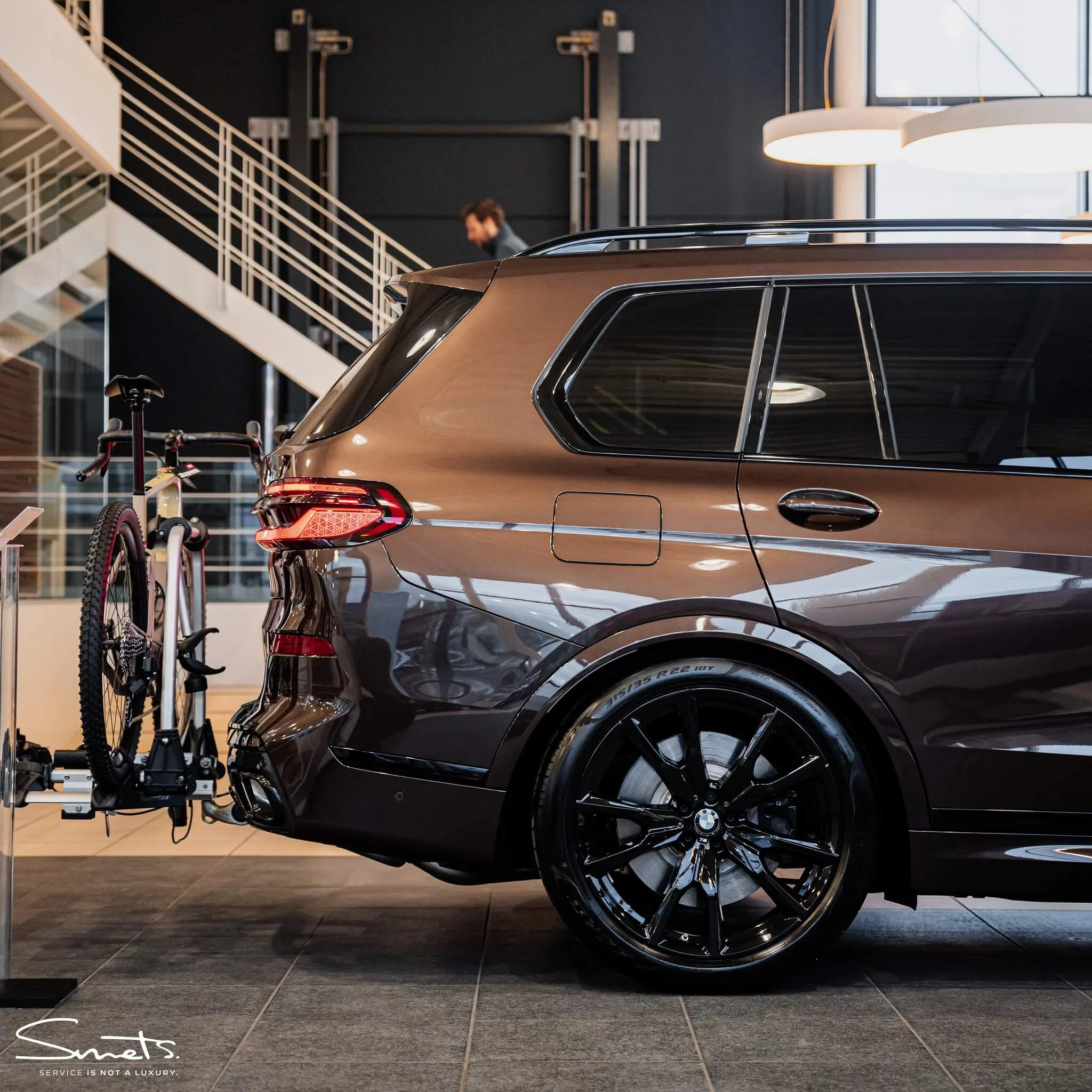Macadamia Metallic BMW X7