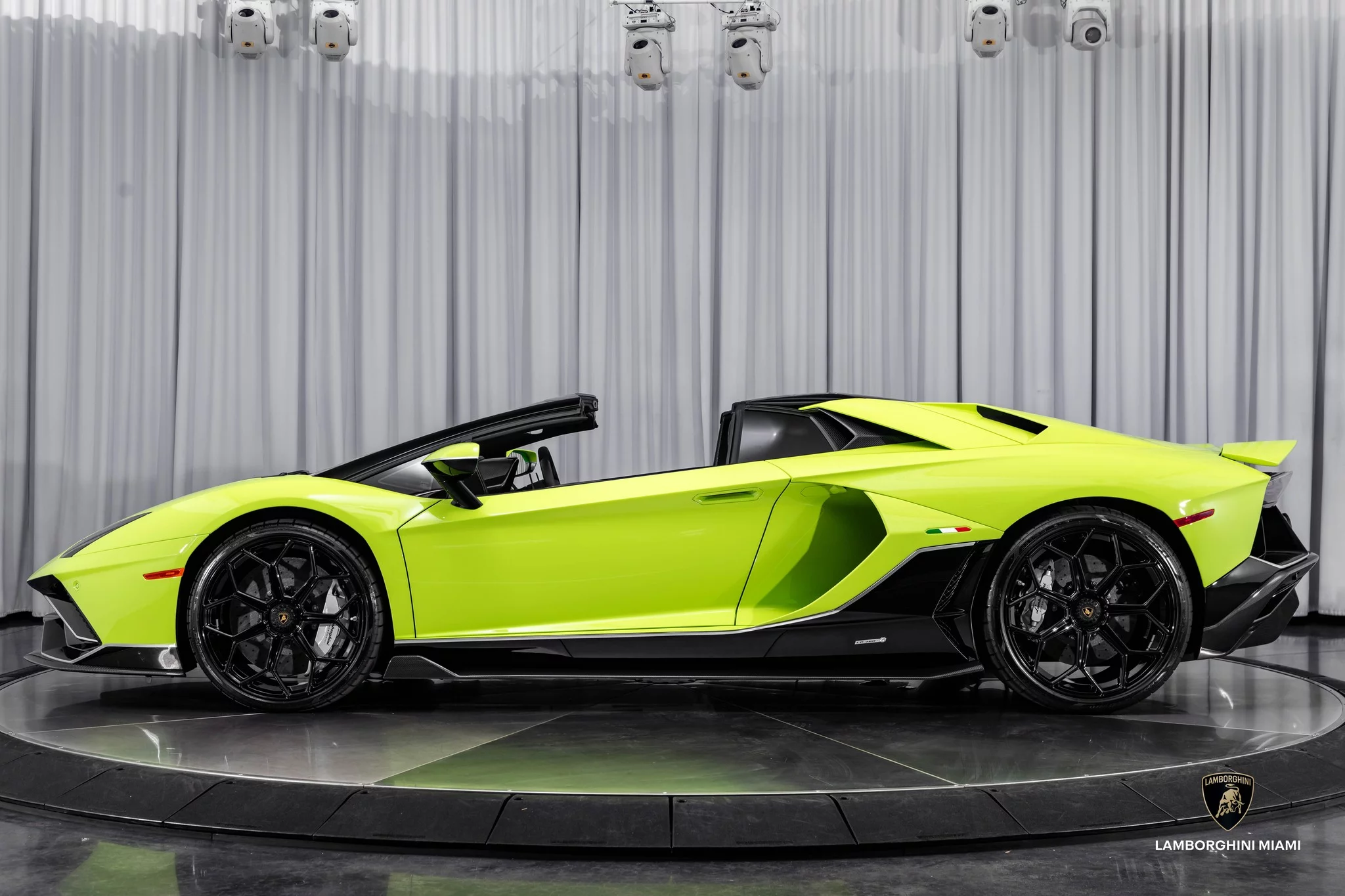 Verde Scandal - Lamborghini Aventador Ultimae Roadster