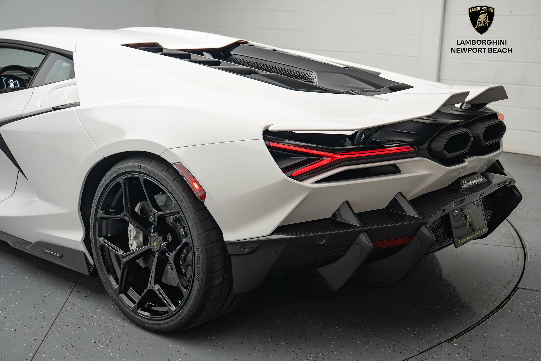 Bianco Monocerus Lamborghini Revuelto