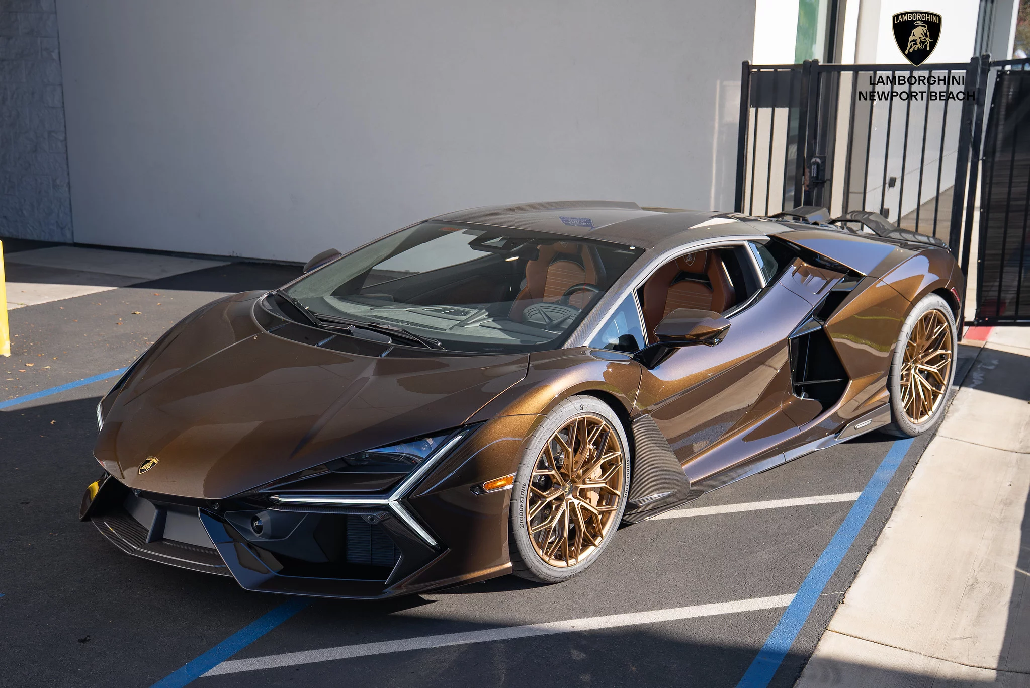 Marrone Alcestis Lamborghini Revuelto