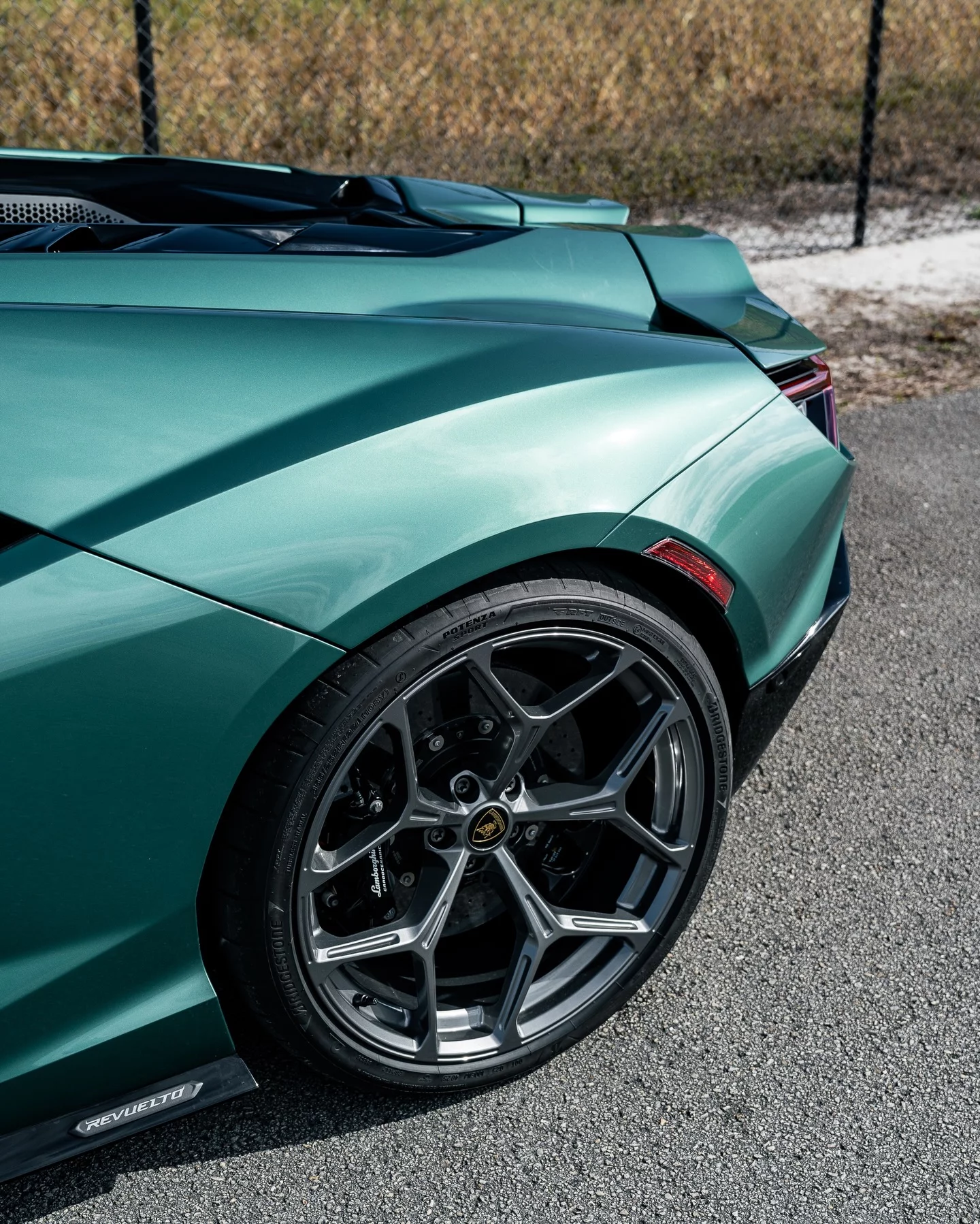 Verde Campus Lamborghini Revuelto