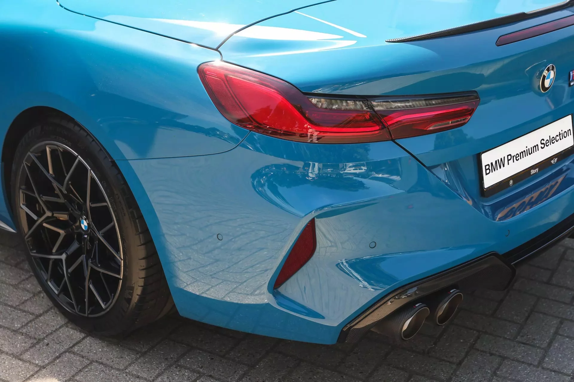 Laguna Seca Blue BMW M8