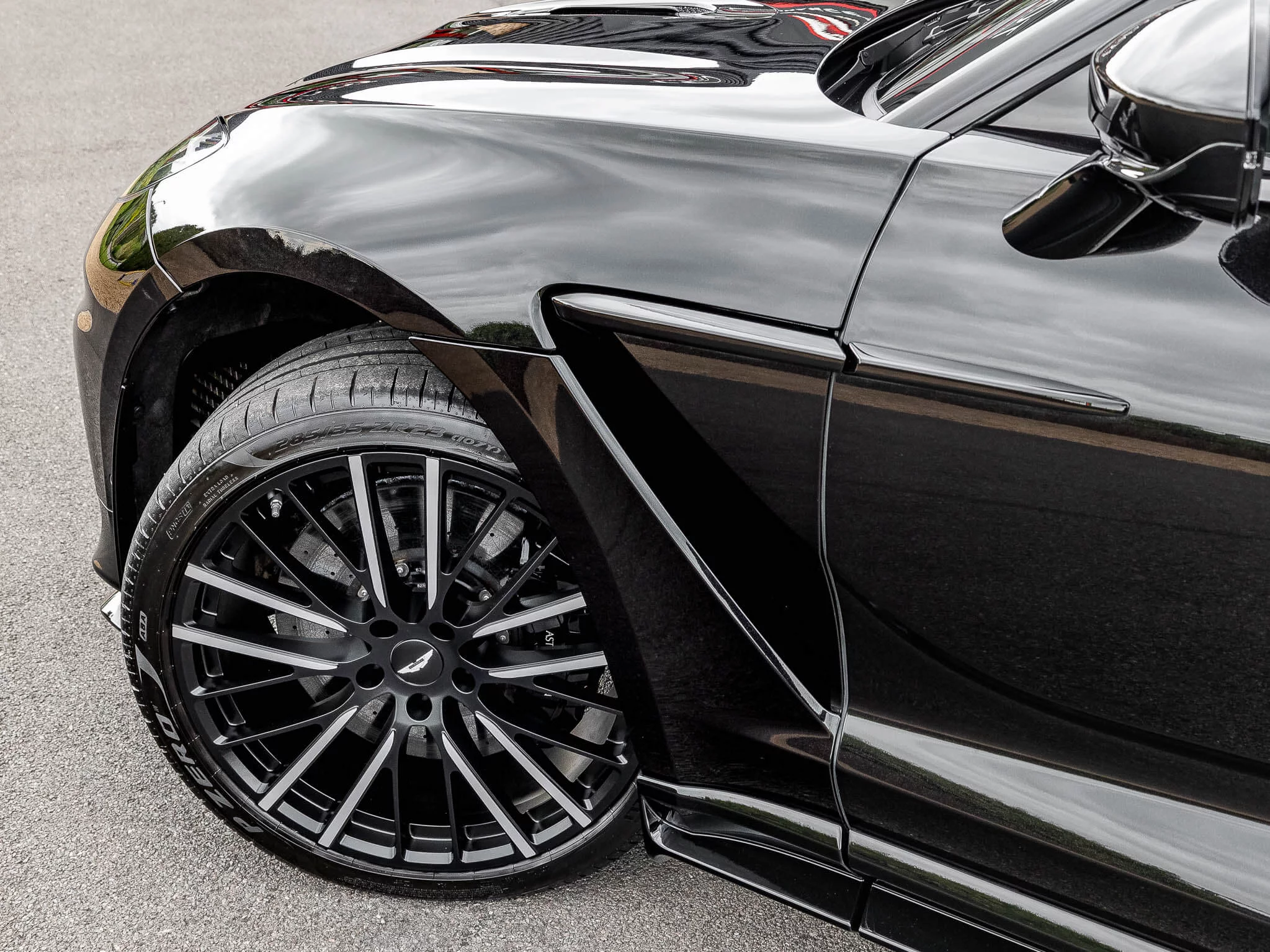 Onyx Black Aston Martin DBX