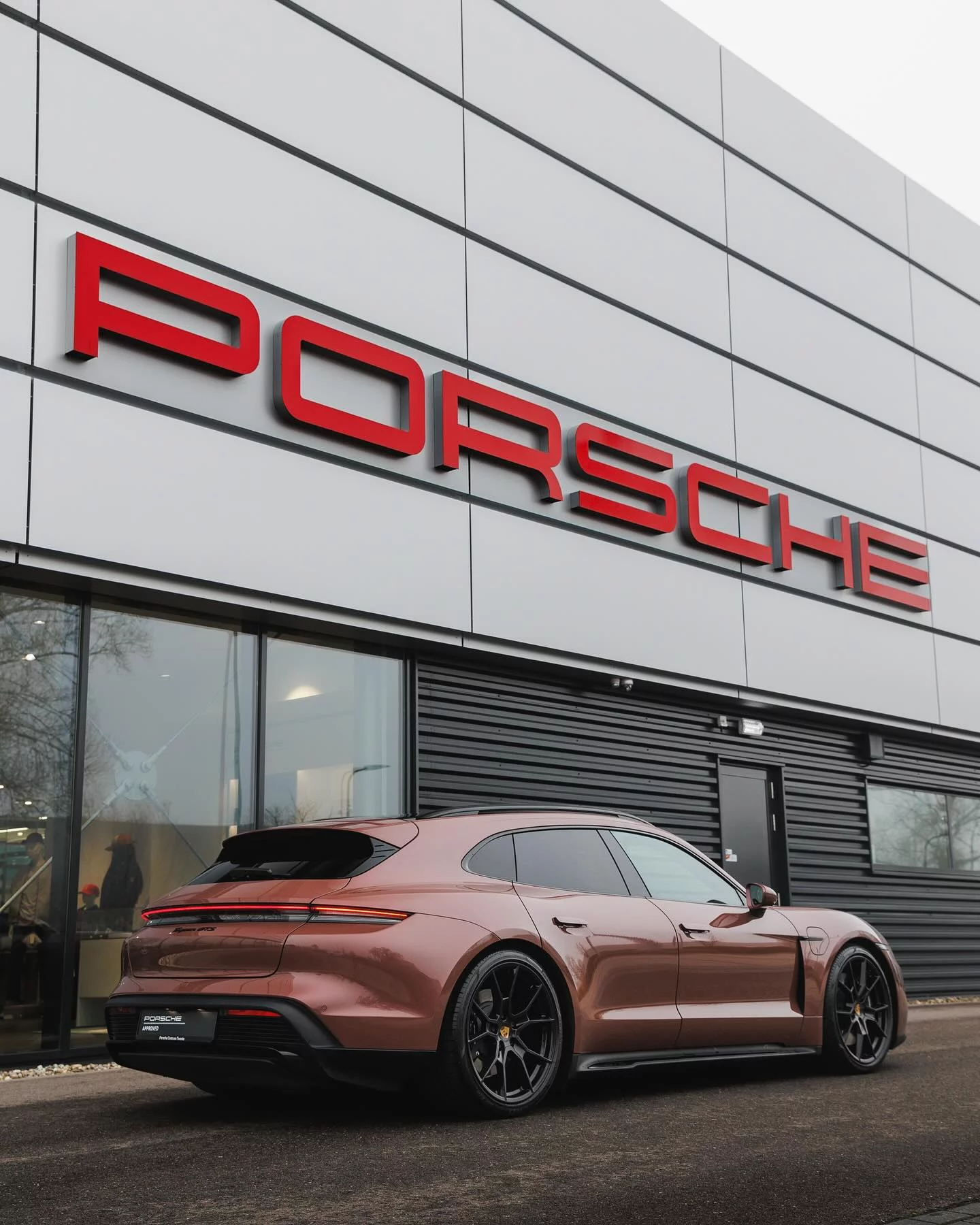 Allium Red Metallic Porsche Taycan
