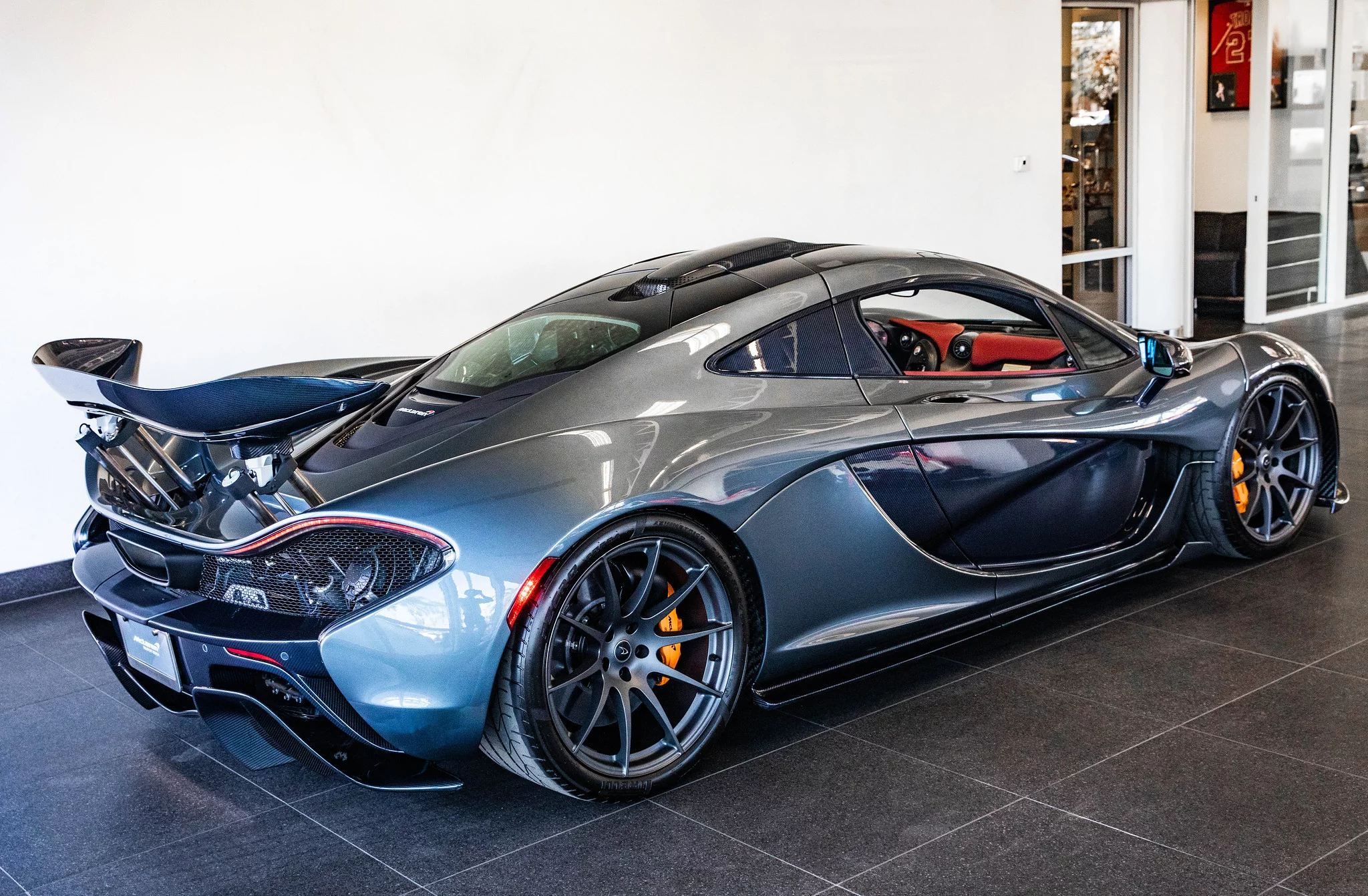 Flintgrau McLaren P1