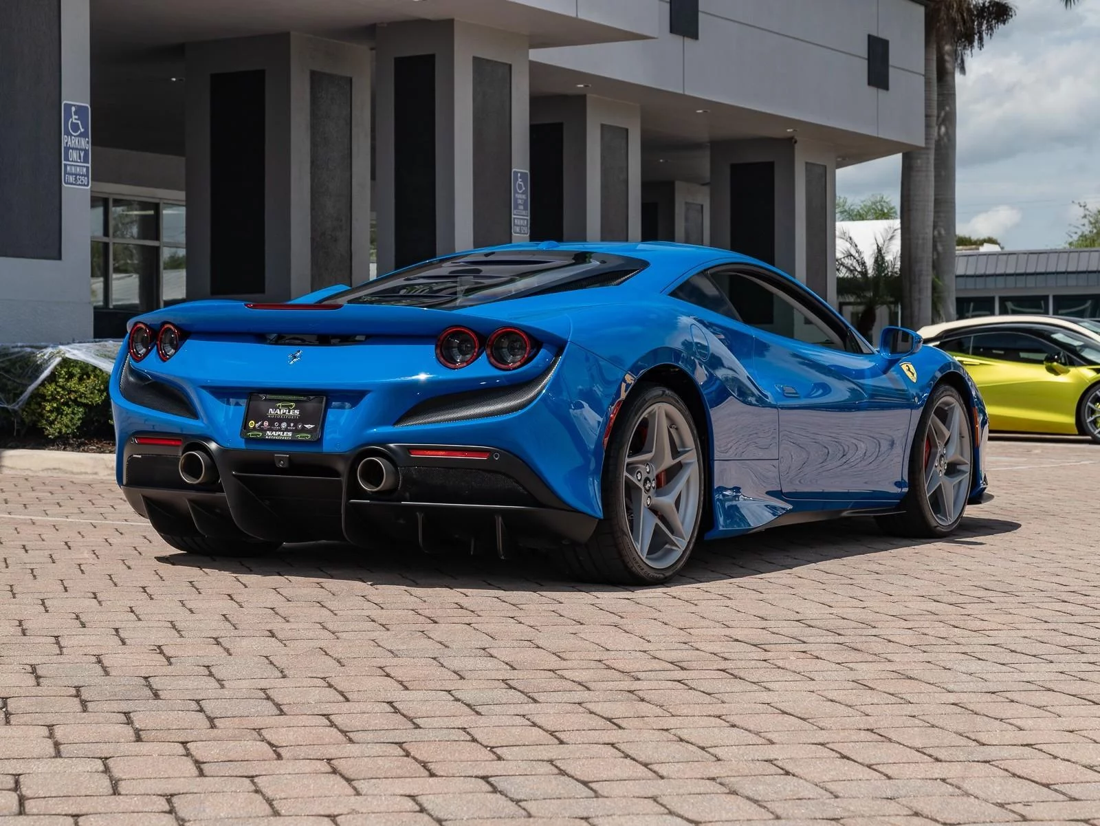 Azzurro Dino Ferrari F8